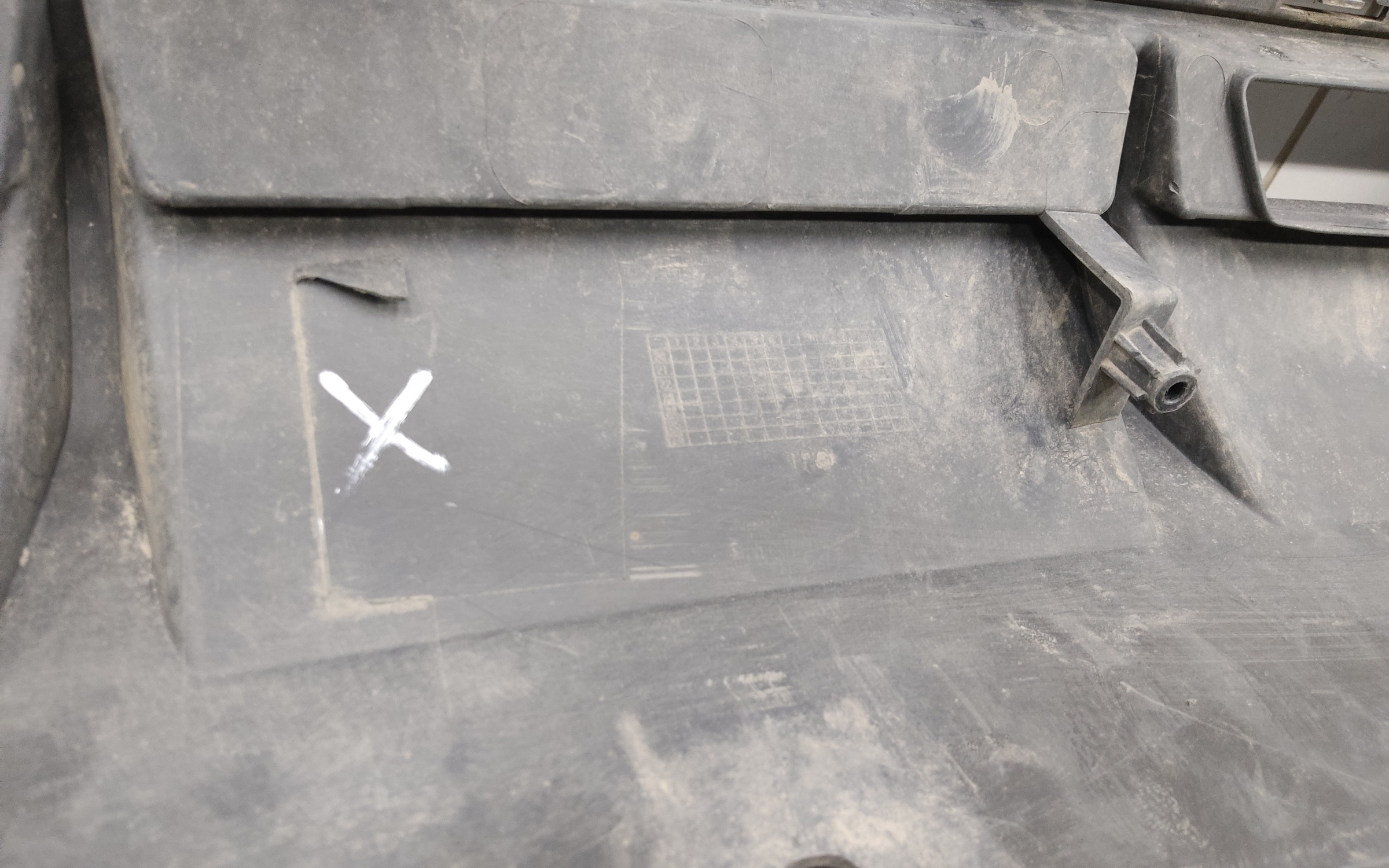 Накладка заднего бампера центральная Genesis GV70