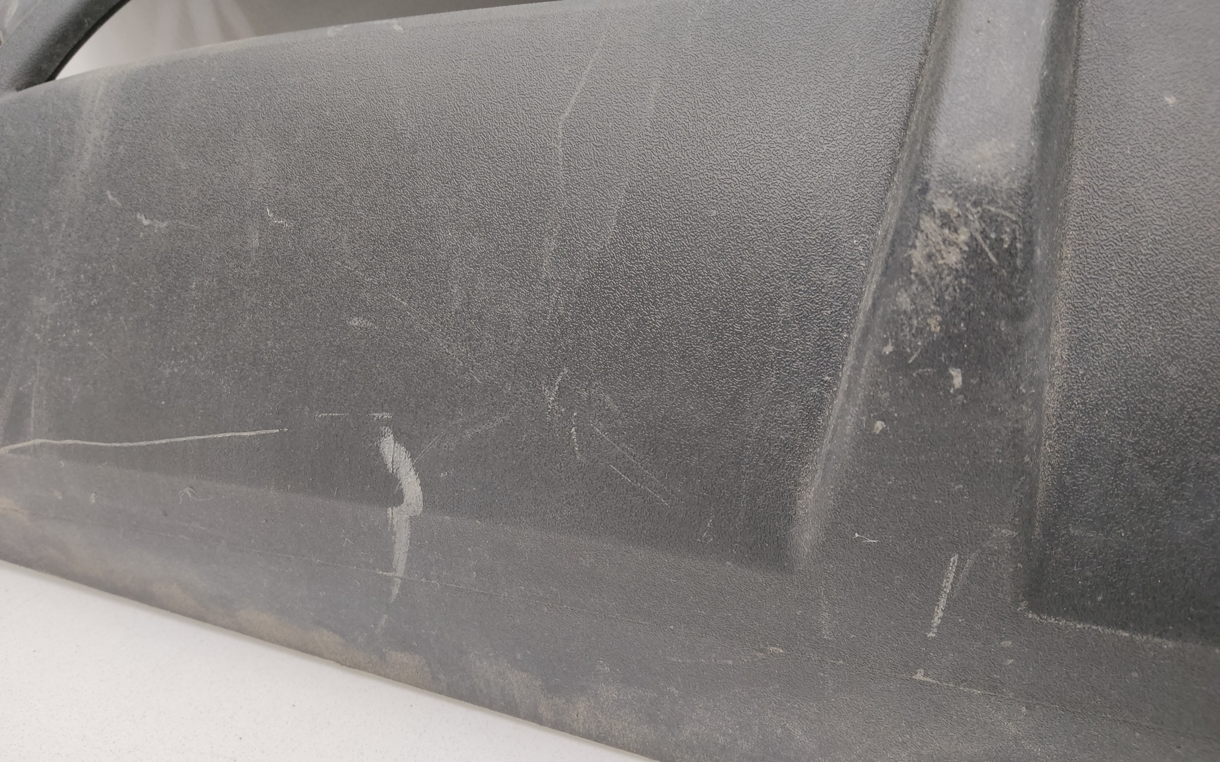 Накладка заднего бампера центральная Genesis GV70