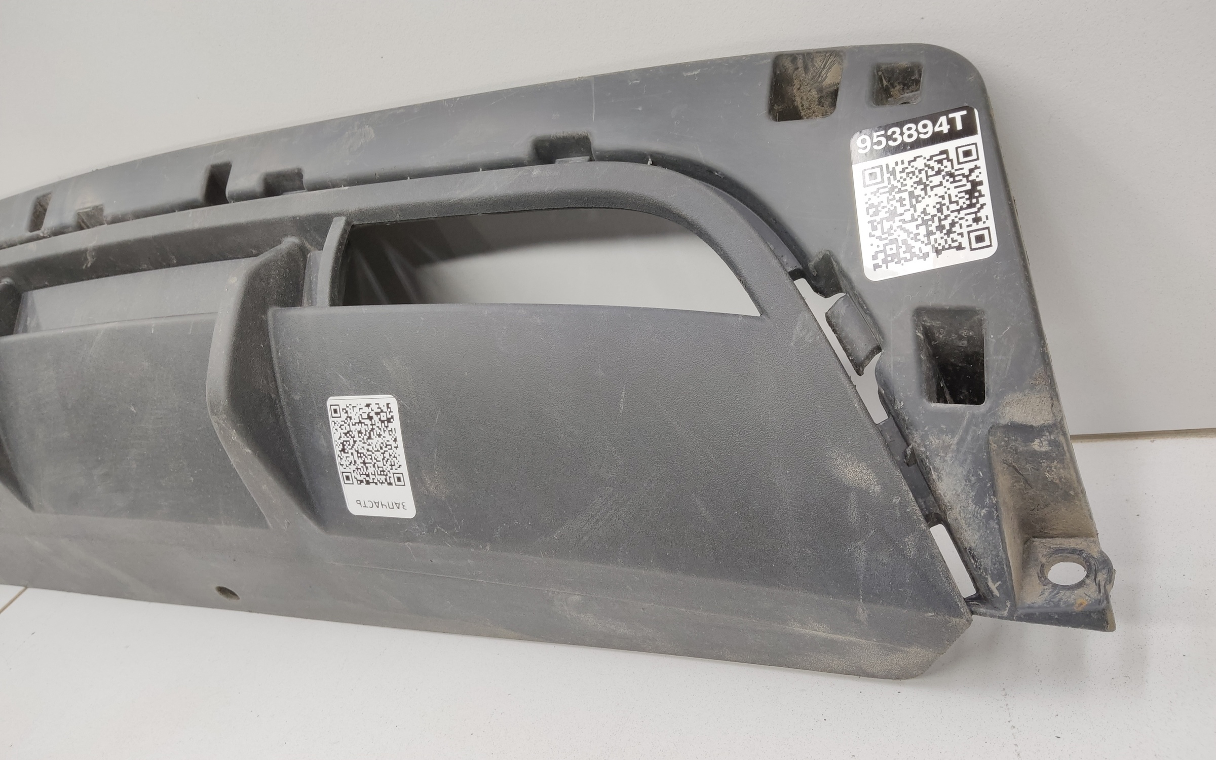 Накладка заднего бампера центральная Genesis GV70