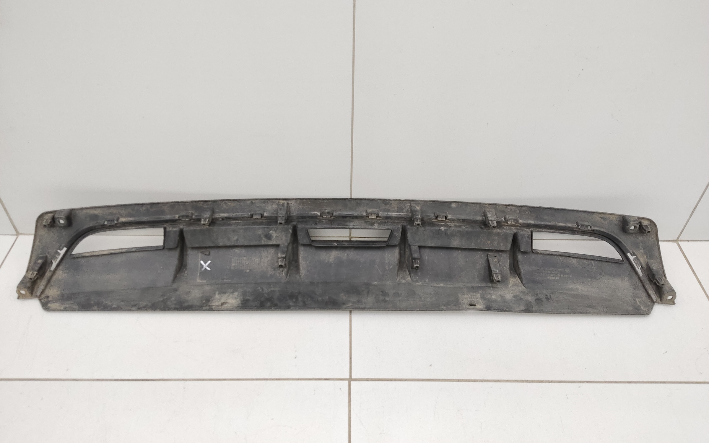 Накладка заднего бампера центральная Genesis GV70