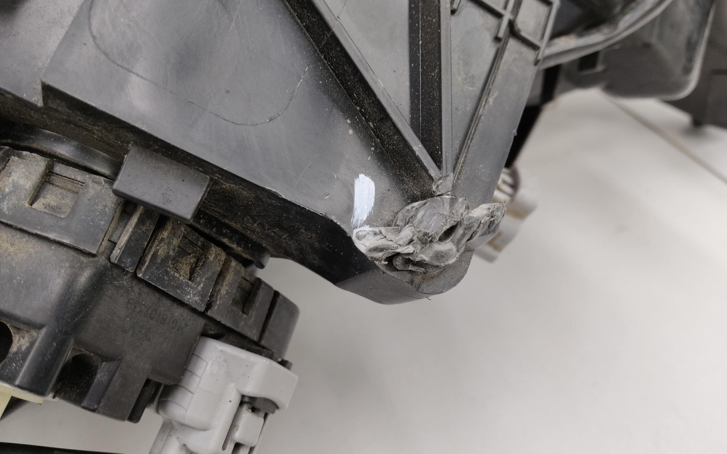 Фара передняя правая Toyota Rav4 XA50 линза LED