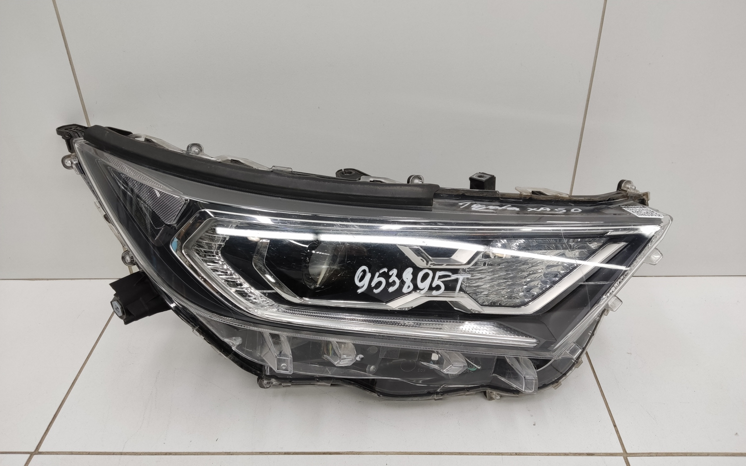 Фара передняя правая Toyota Rav4 XA50 линза LED