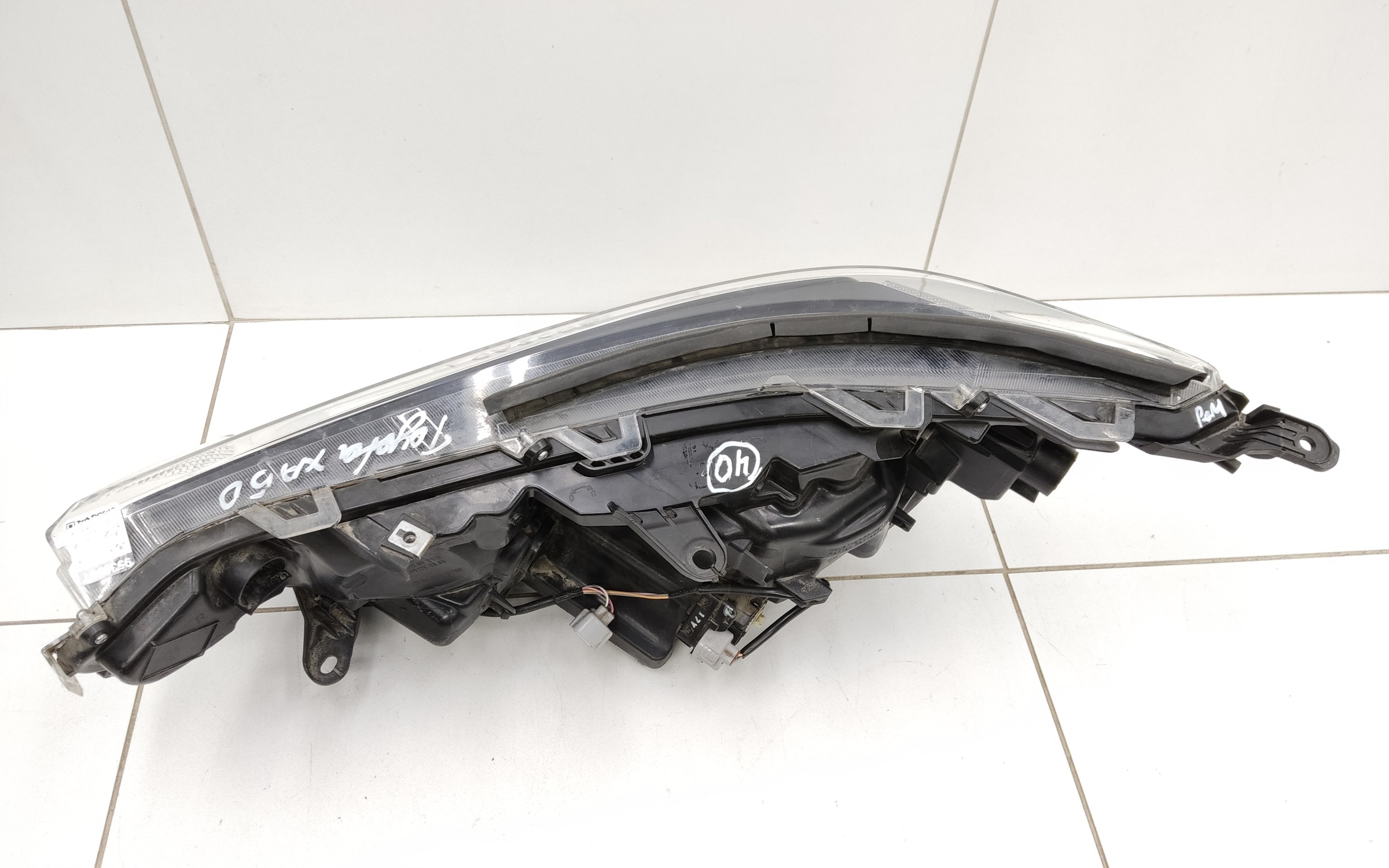 Фара передняя правая Toyota Rav4 XA50 линза LED