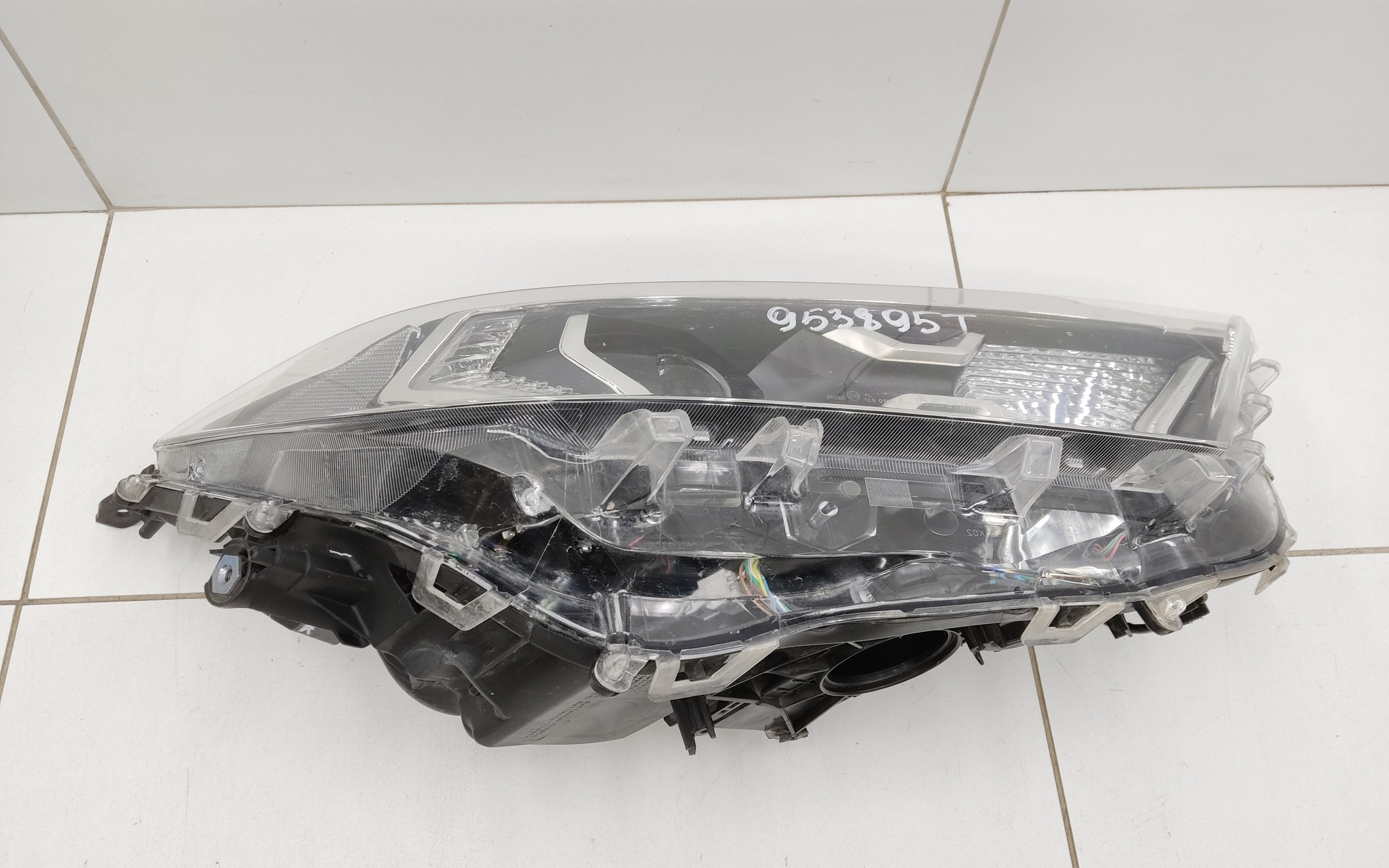 Фара передняя правая Toyota Rav4 XA50 линза LED