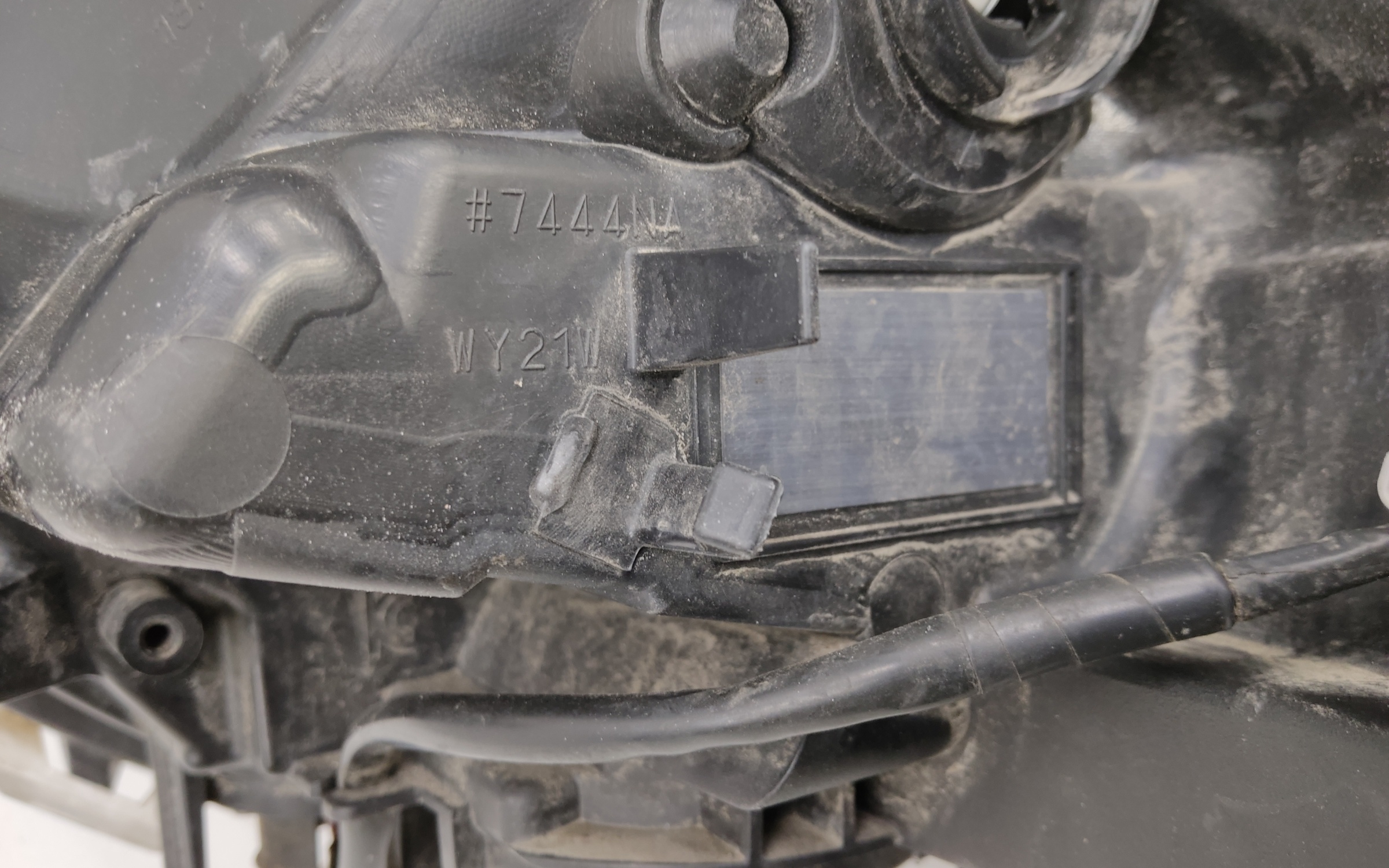 Фара передняя правая Toyota Rav4 XA50 линза LED