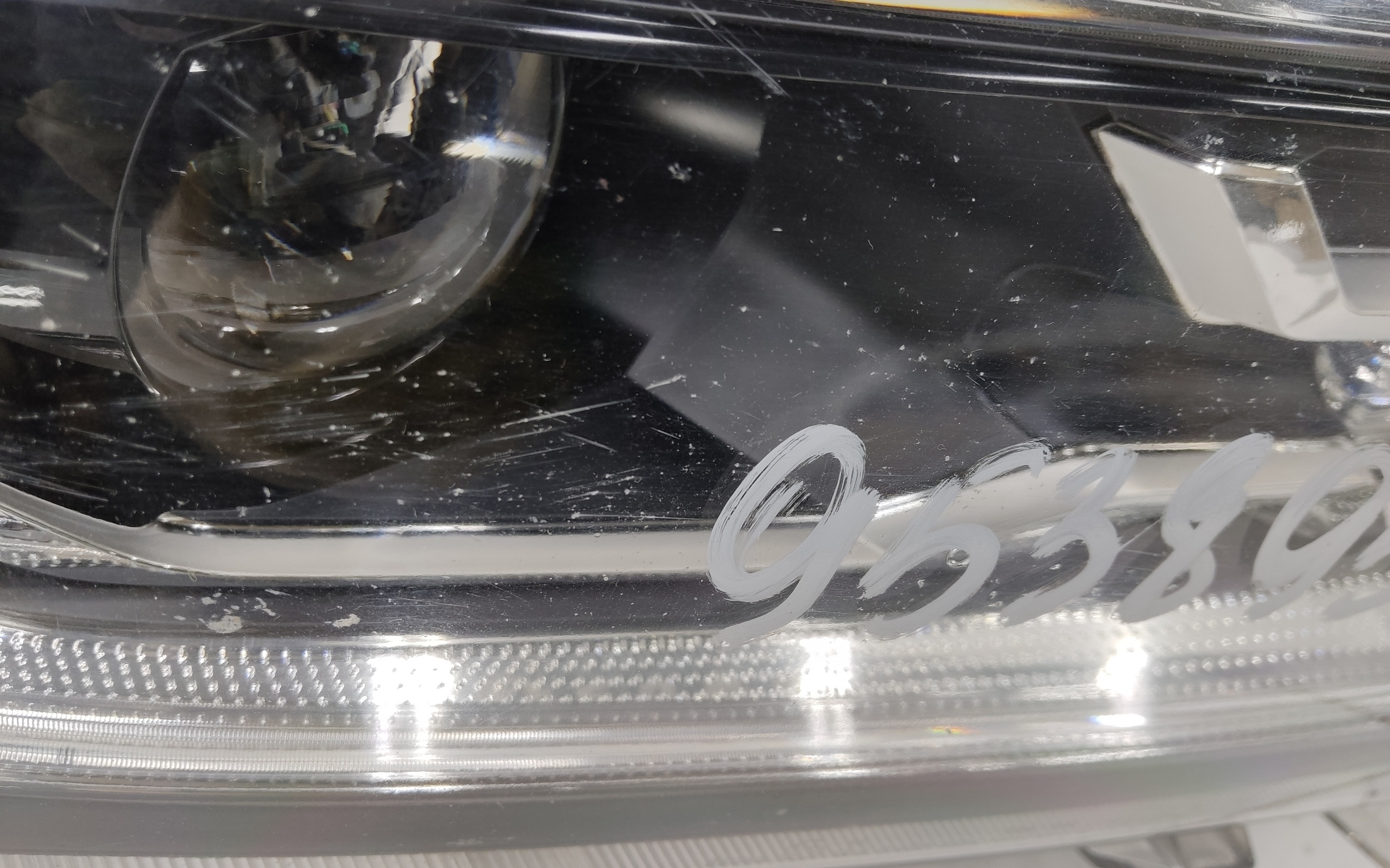 Фара передняя правая Toyota Rav4 XA50 линза LED