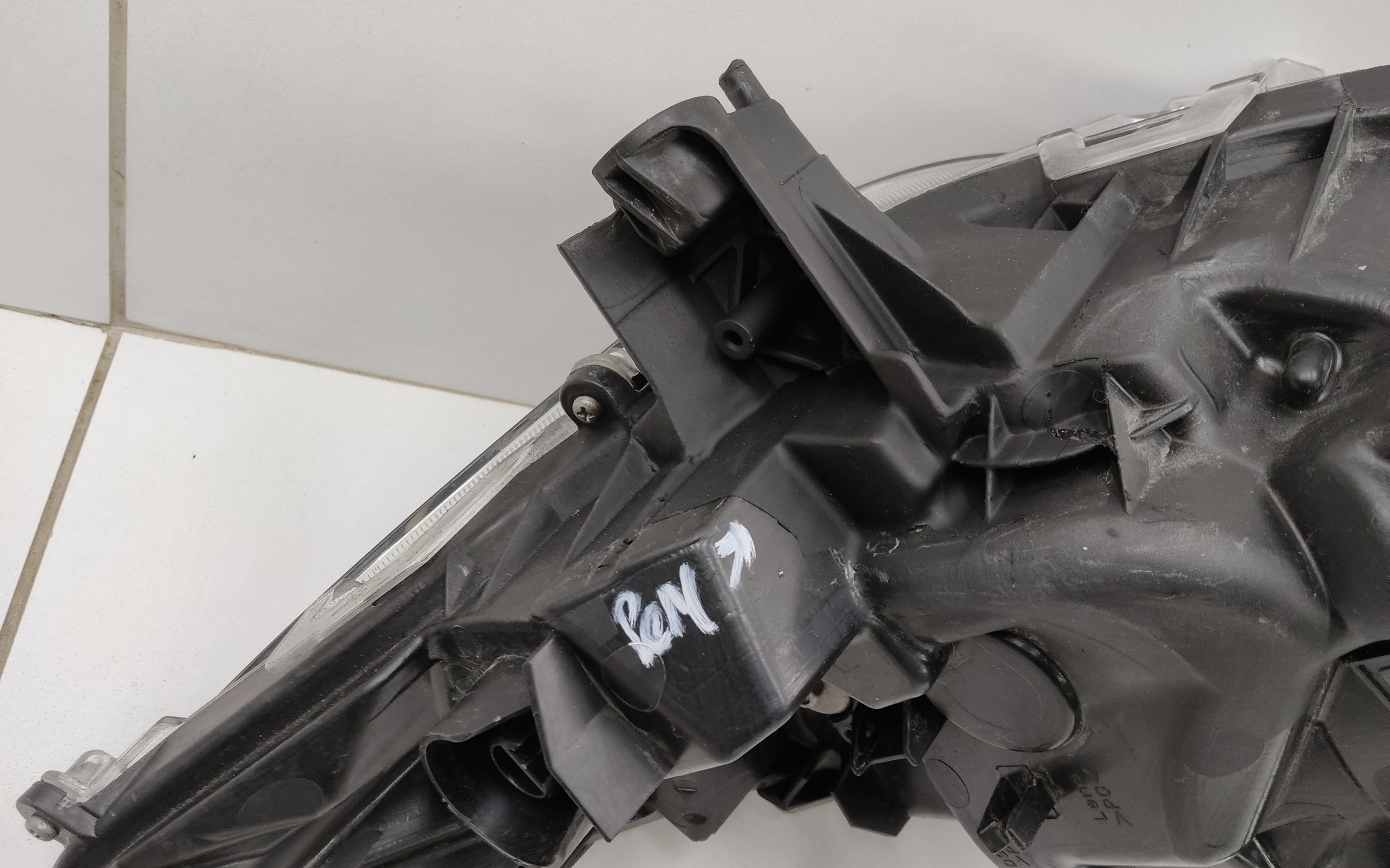 Фара передняя правая Toyota Rav4 XA50 линза LED