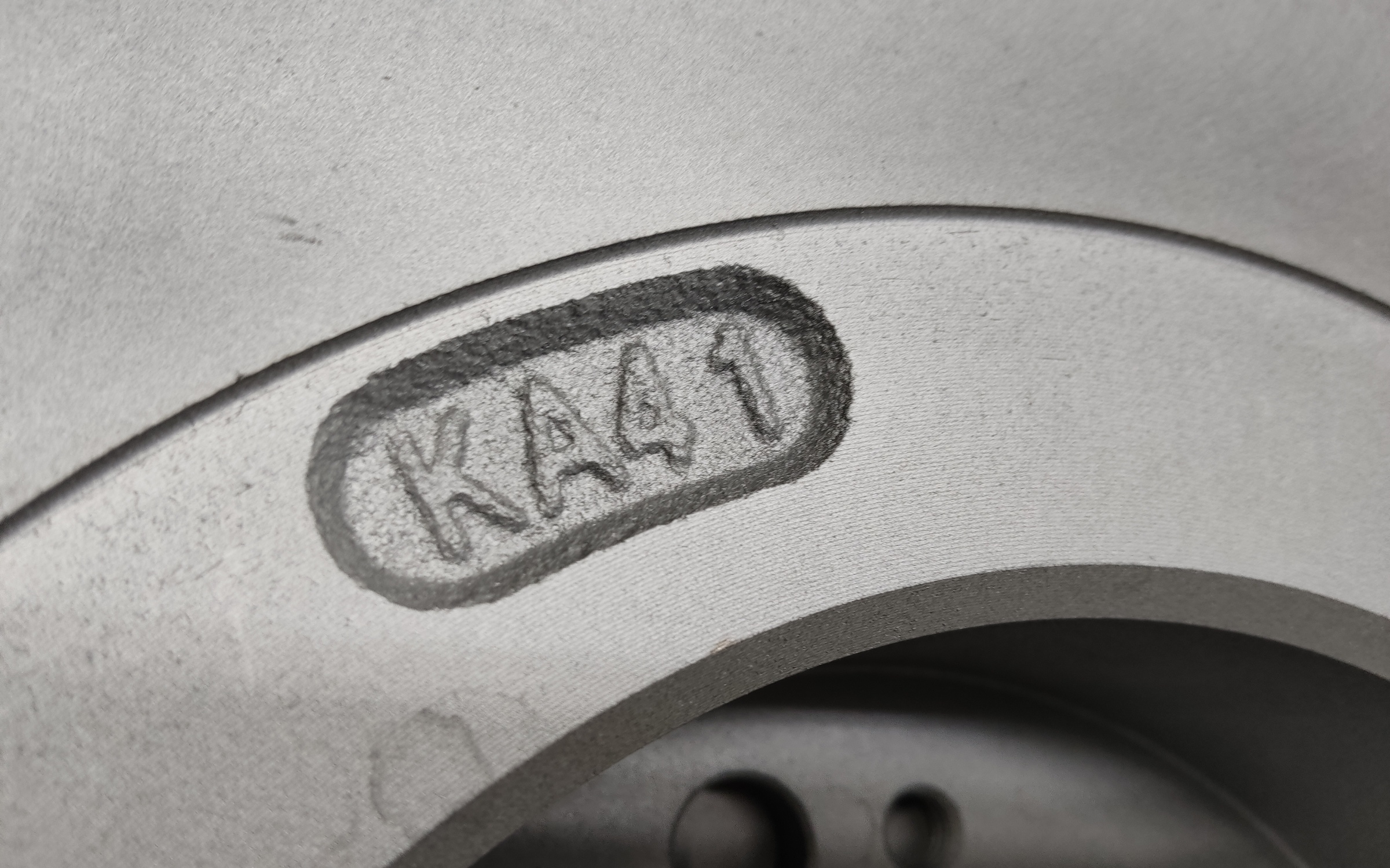 Диск тормозной передний Kia Carnival 4  17 дюймов