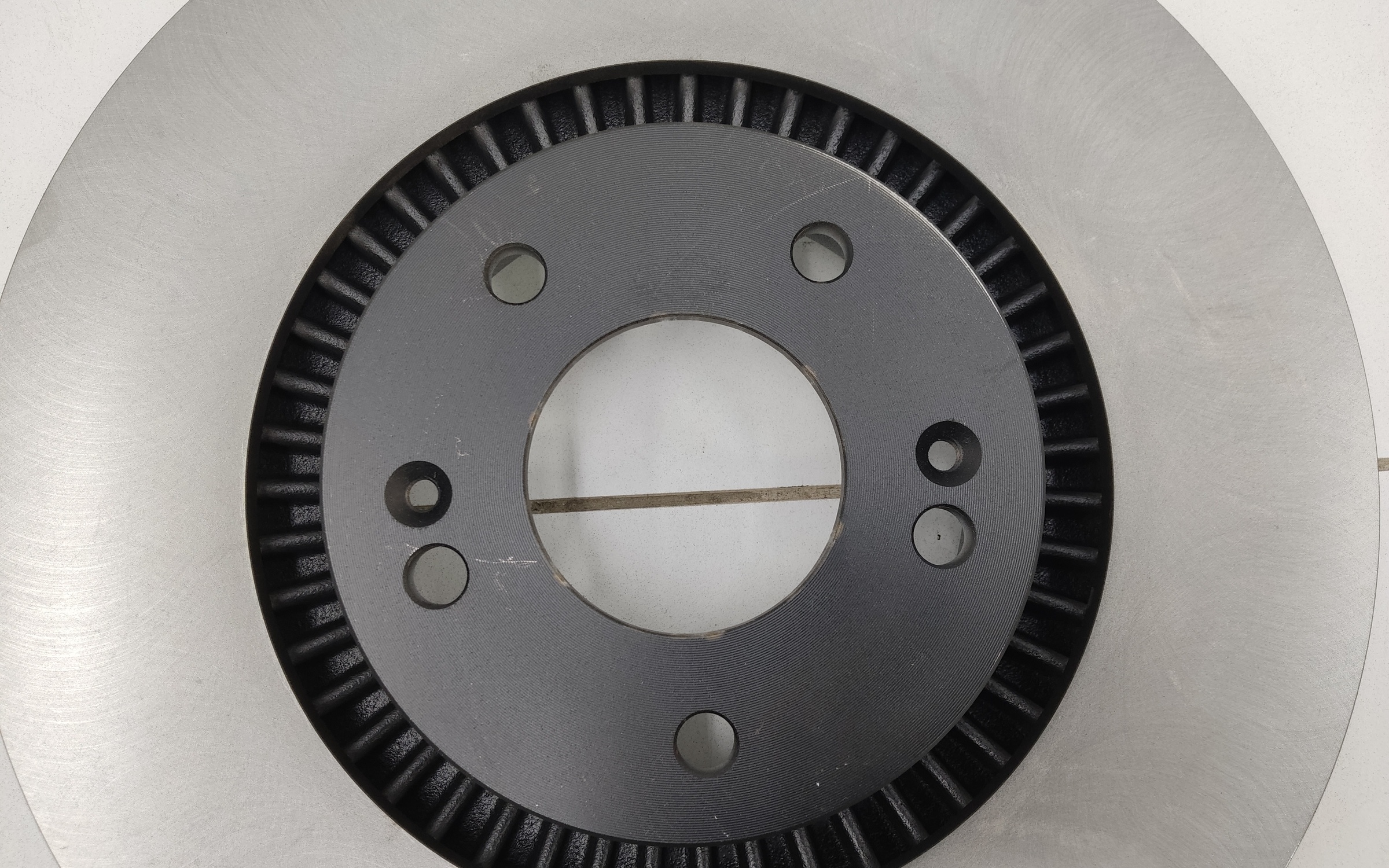 Диск тормозной передний Kia Carnival 4  17 дюймов