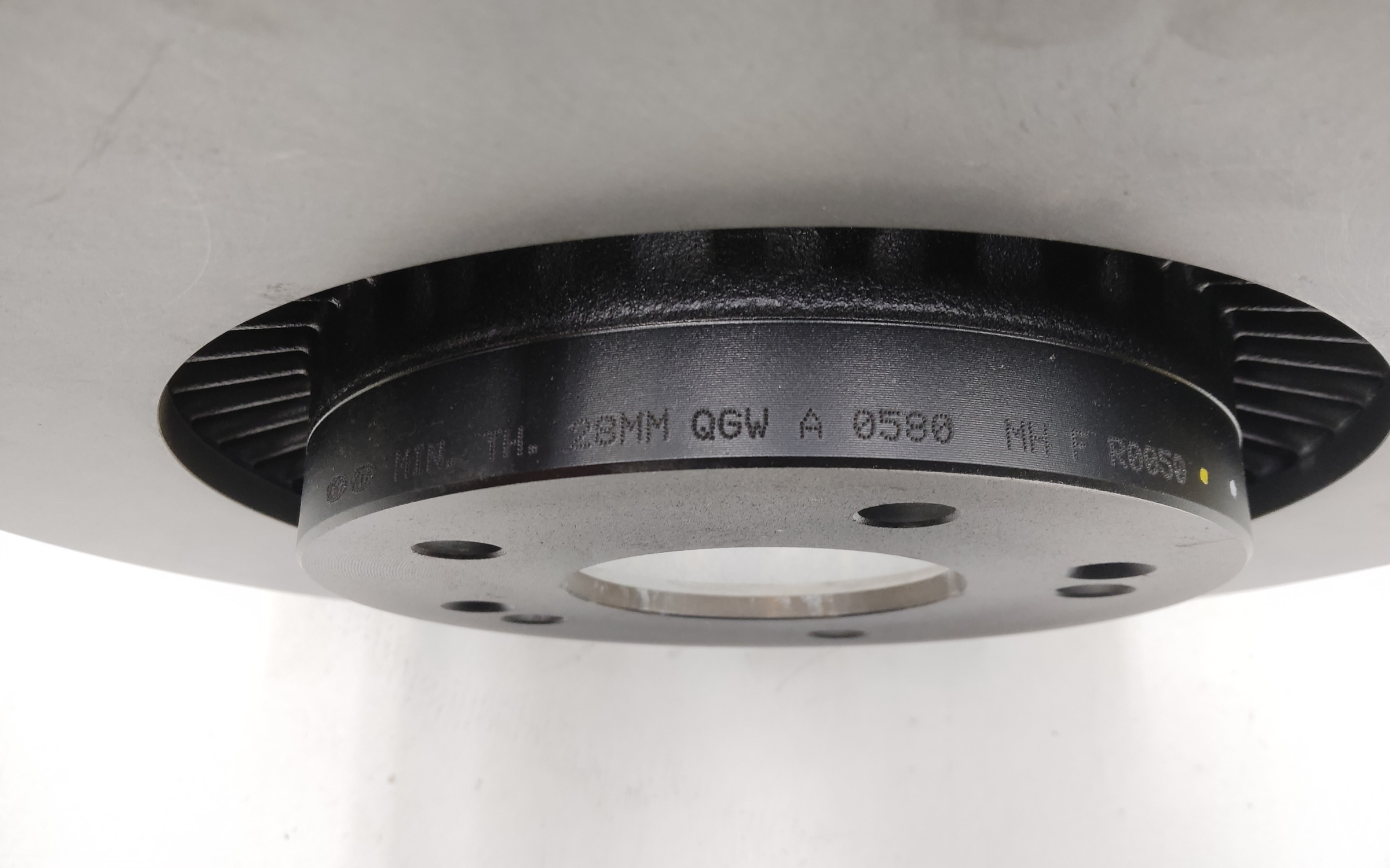 Диск тормозной передний Kia Carnival 4  17 дюймов