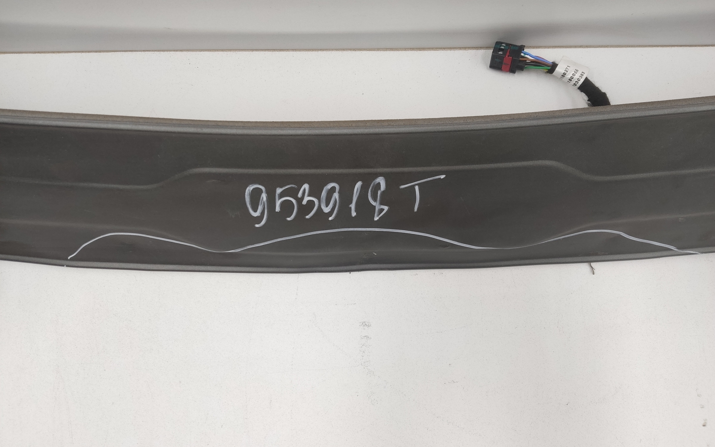 Механизм спойлера крышки багажника Changan Uni-V