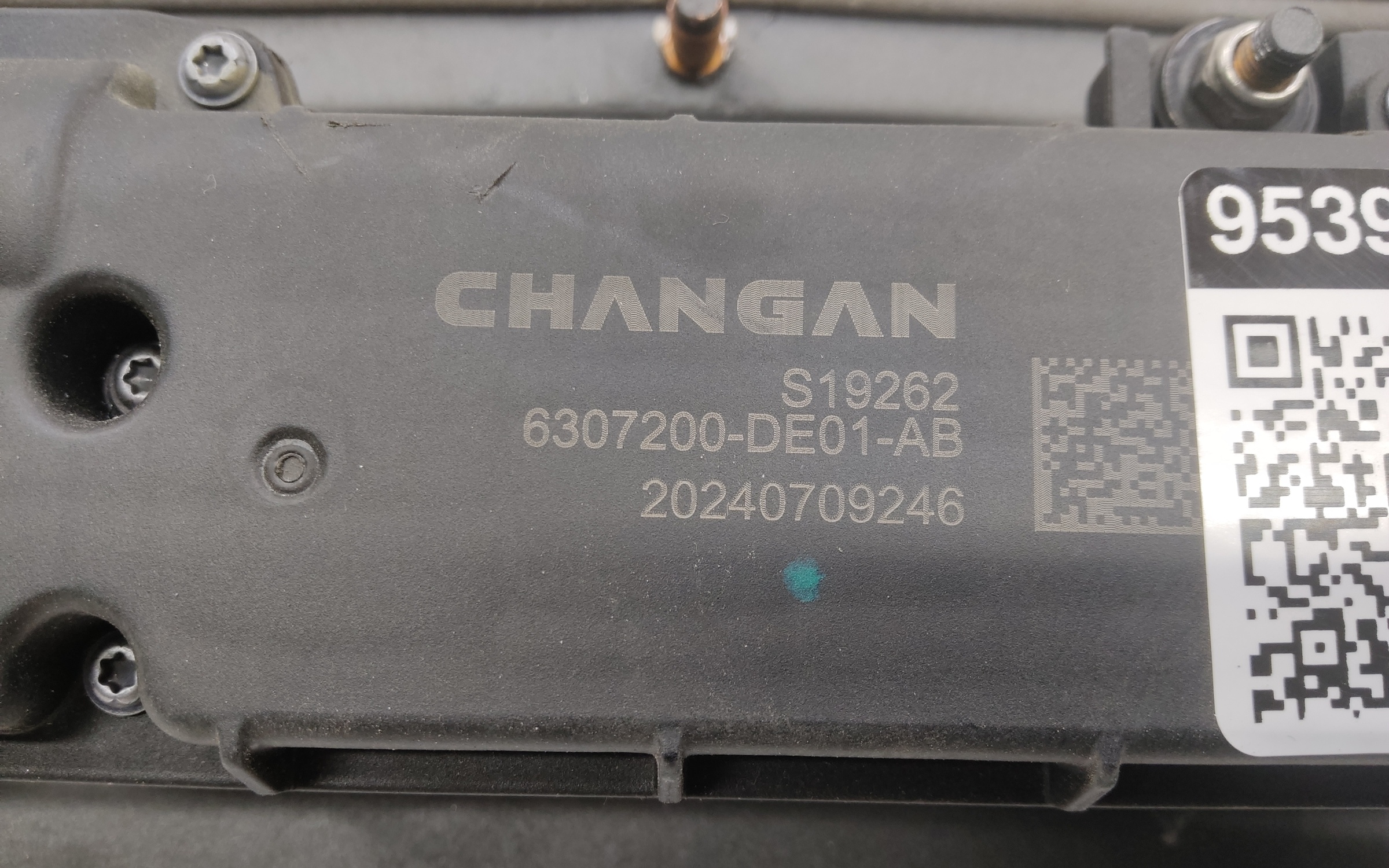 Механизм спойлера крышки багажника Changan Uni-V