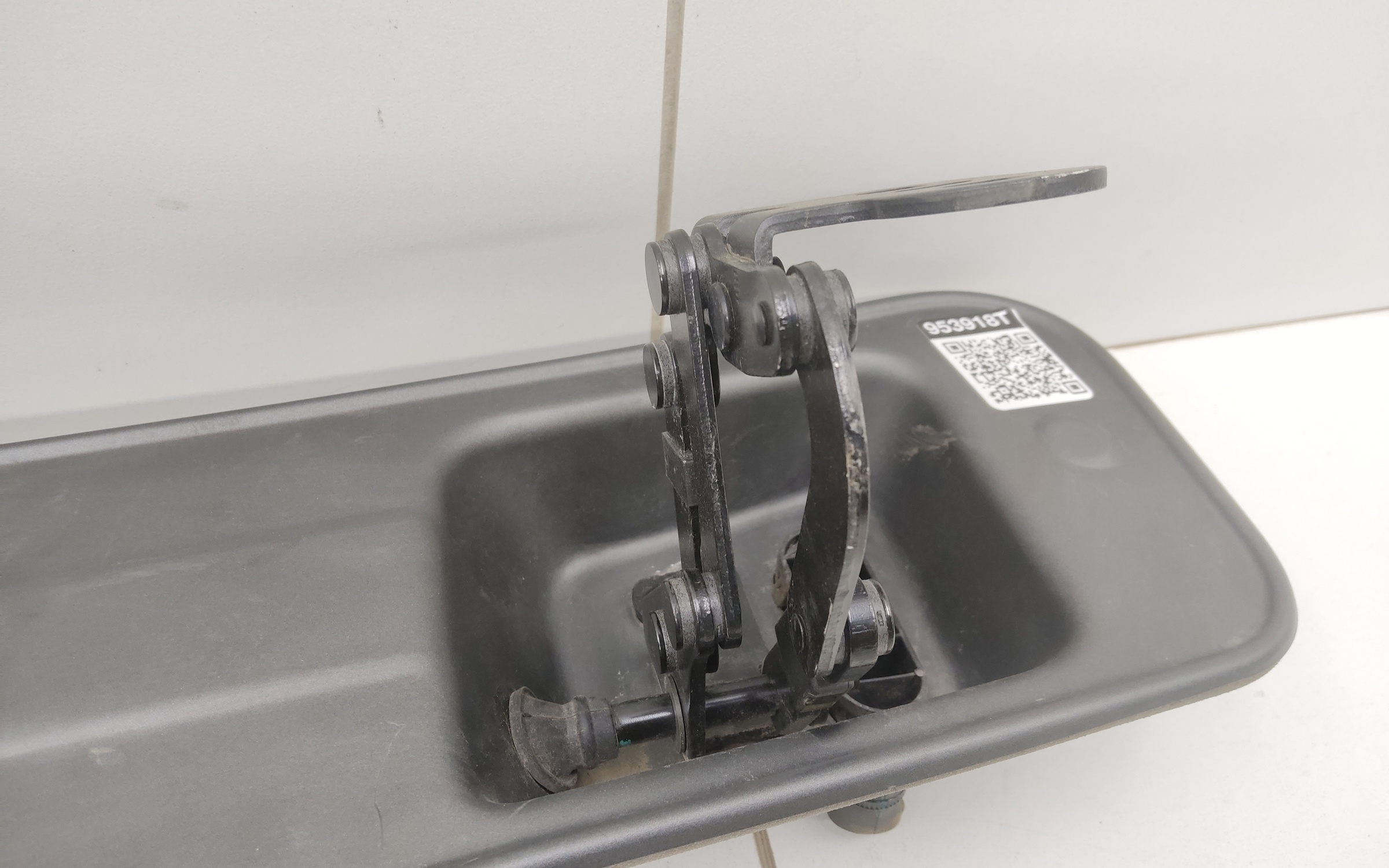 Механизм спойлера крышки багажника Changan Uni-V