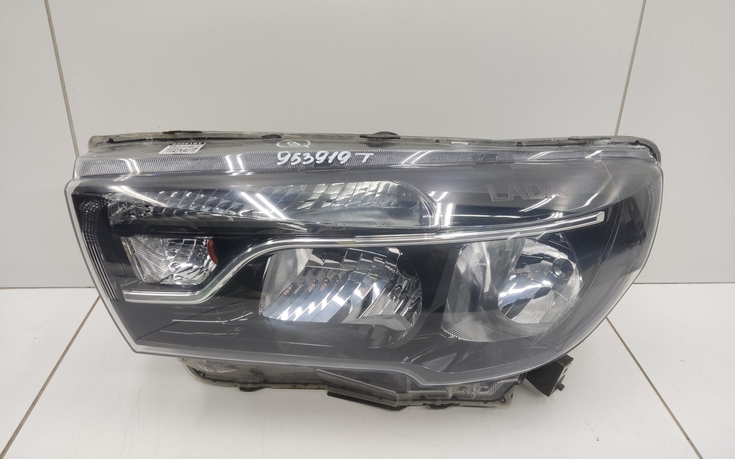 Фара передняя левая Lada Vesta 1 галоген