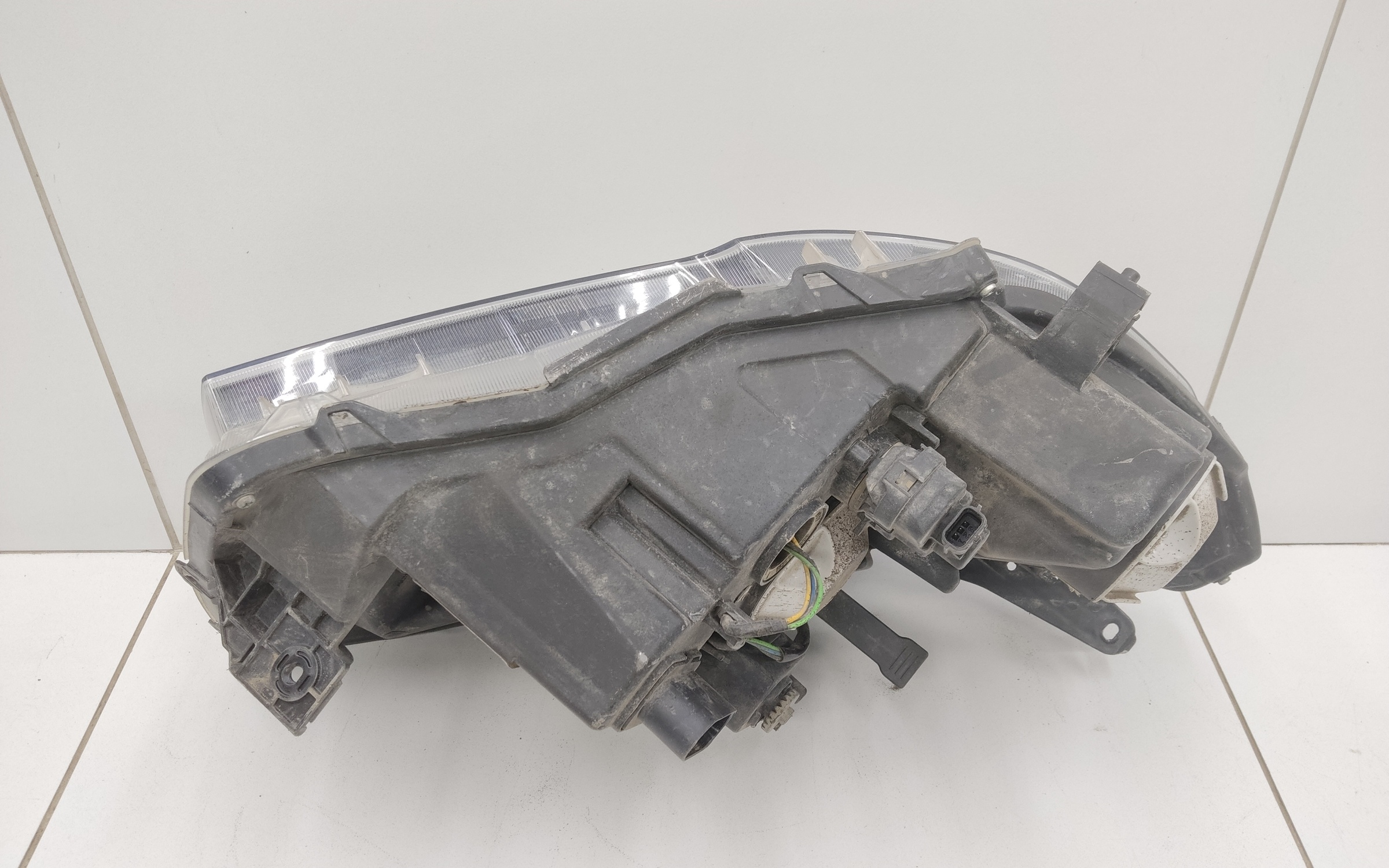 Фара передняя левая Lada Vesta 1 галоген