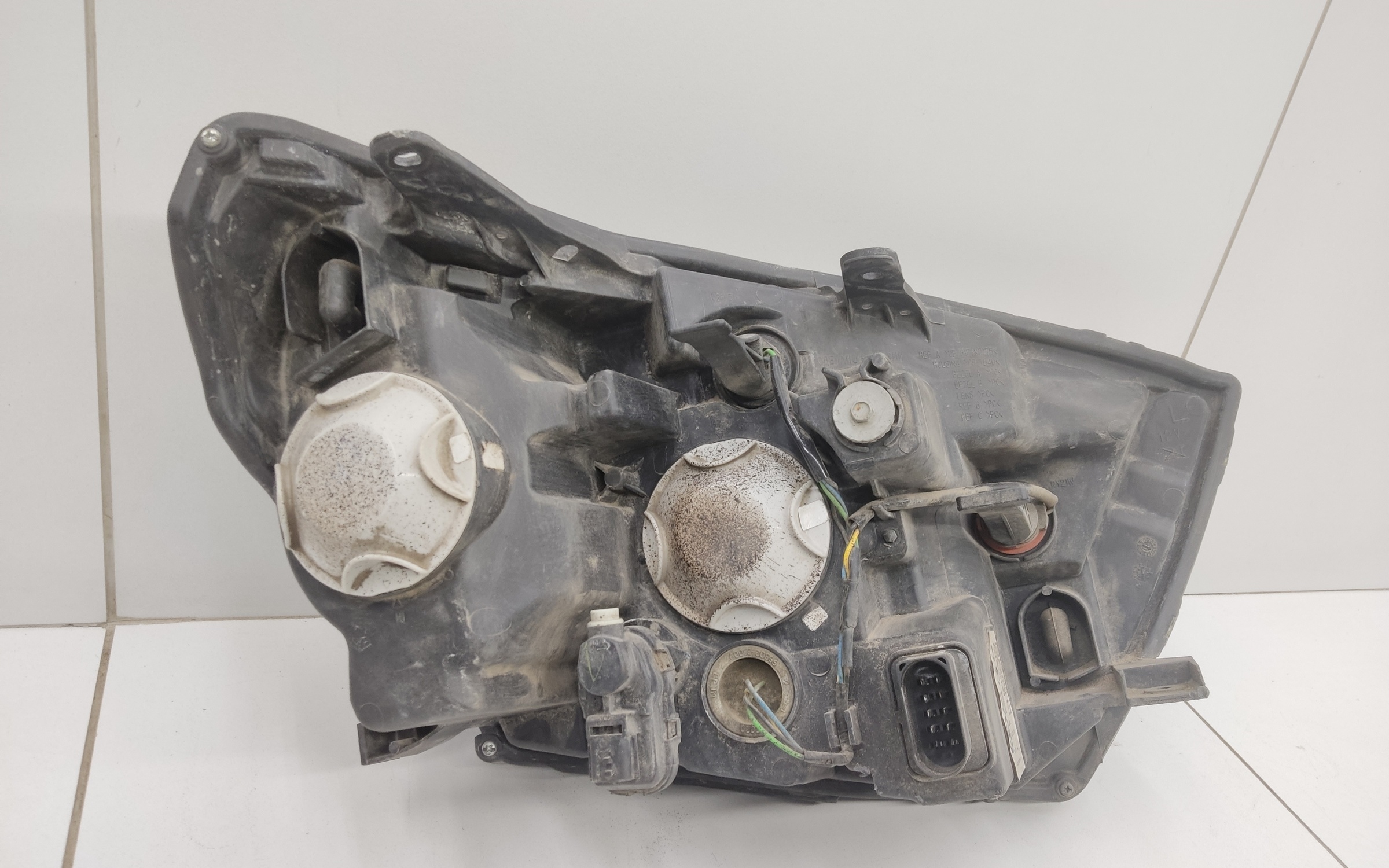 Фара передняя левая Lada Vesta 1 галоген