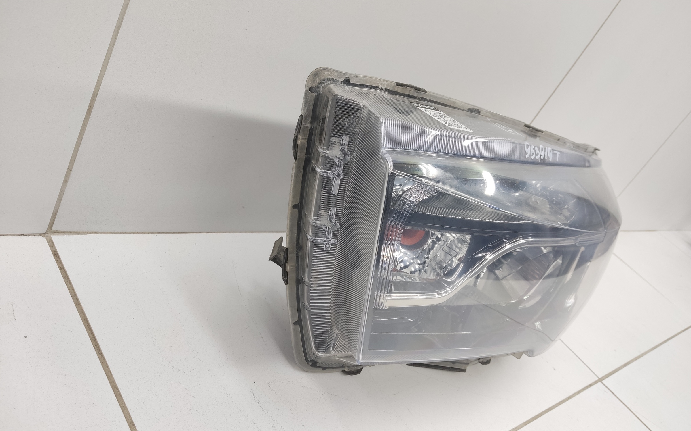 Фара передняя левая Lada Vesta 1 галоген