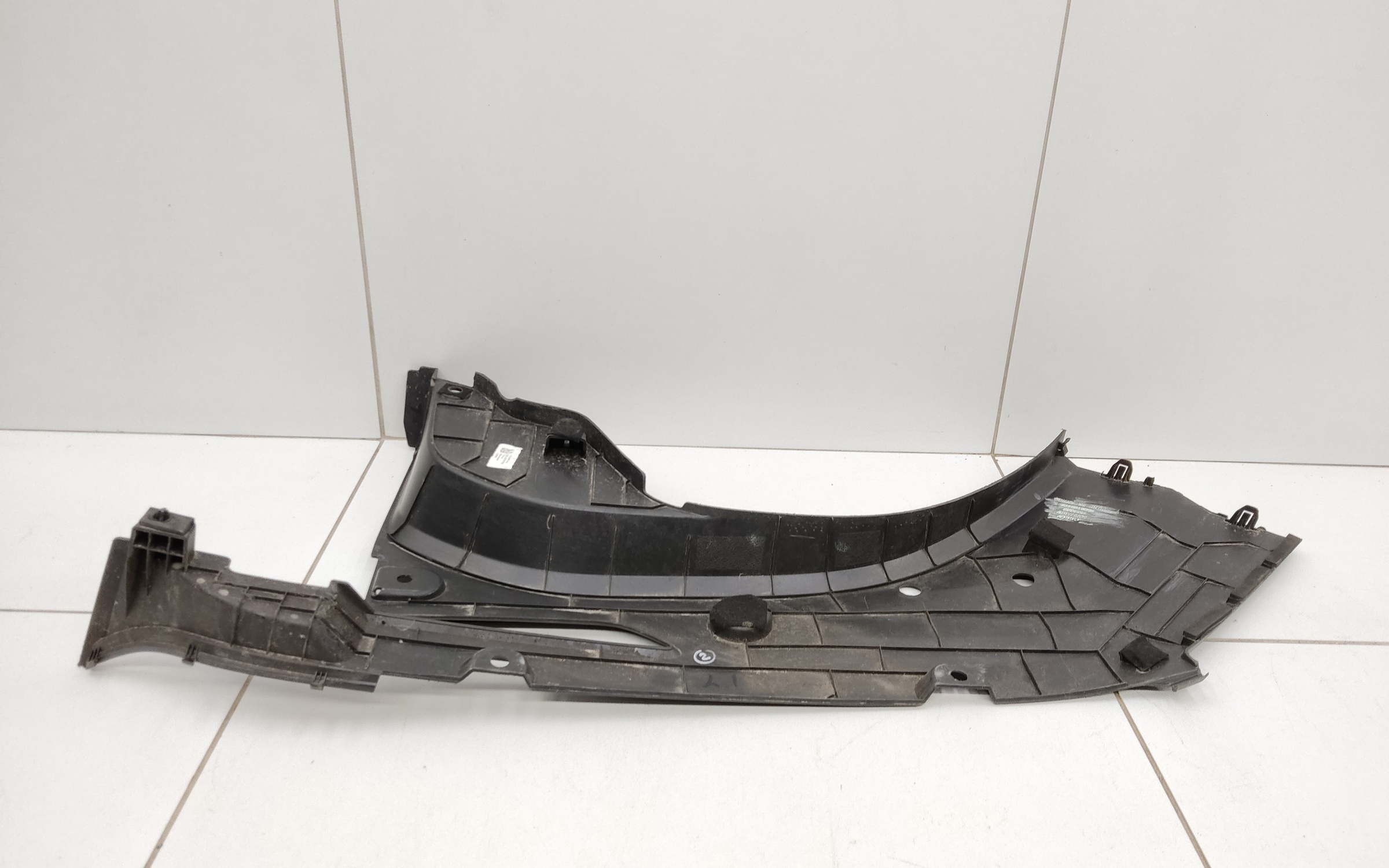 Накладка моторного отсека левая Geely Monjaro