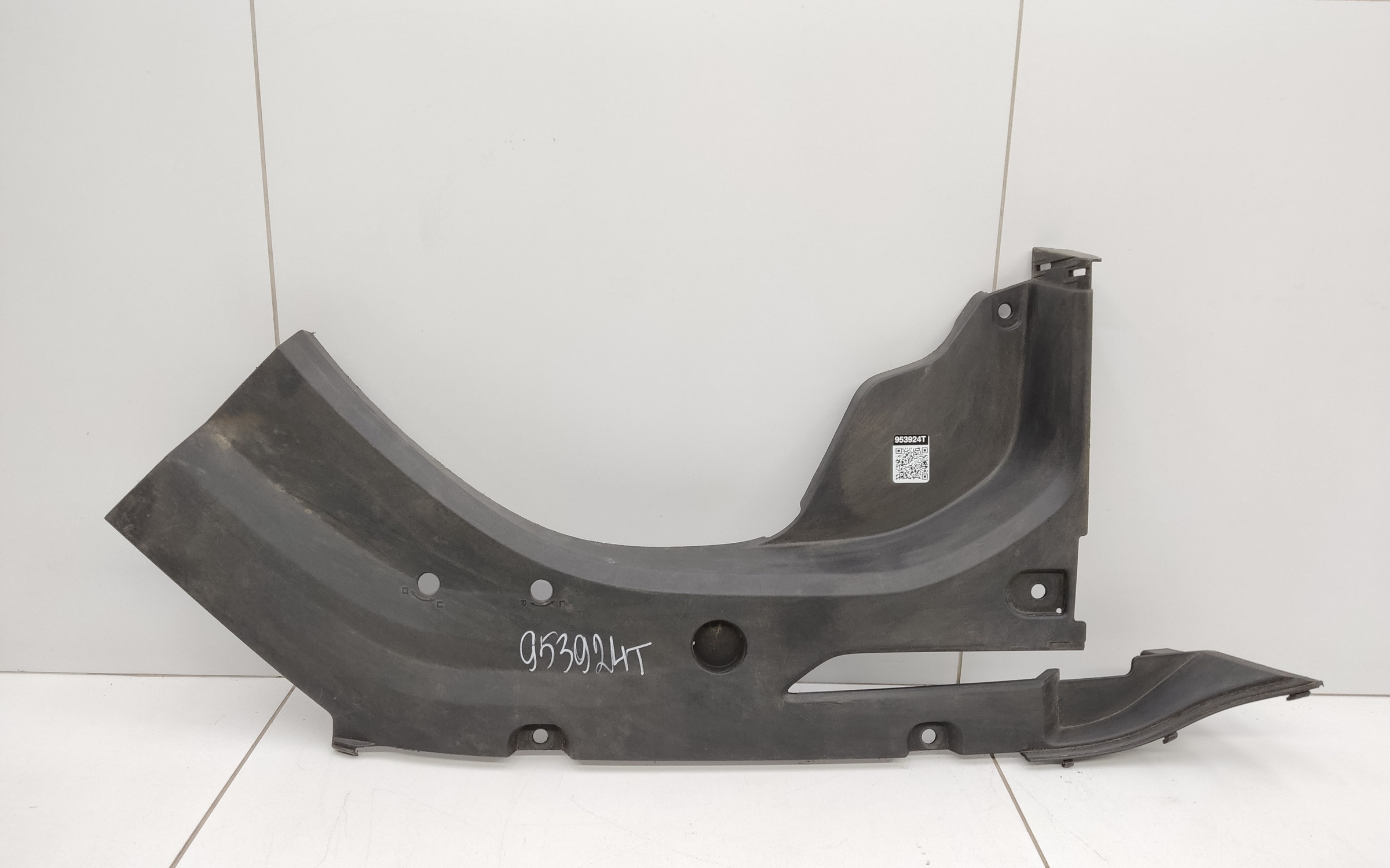 Накладка моторного отсека левая Geely Monjaro