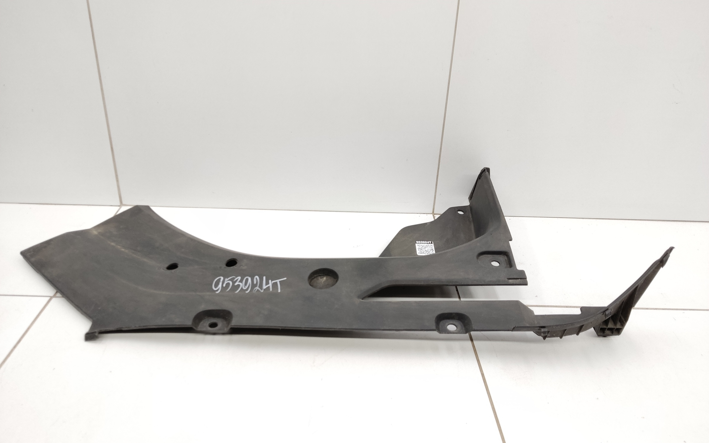 Накладка моторного отсека левая Geely Monjaro