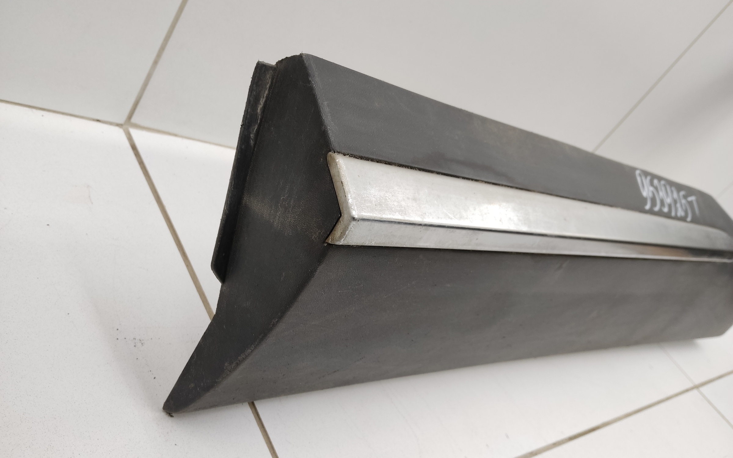 Накладка двери задней левой Kia Sorento 4