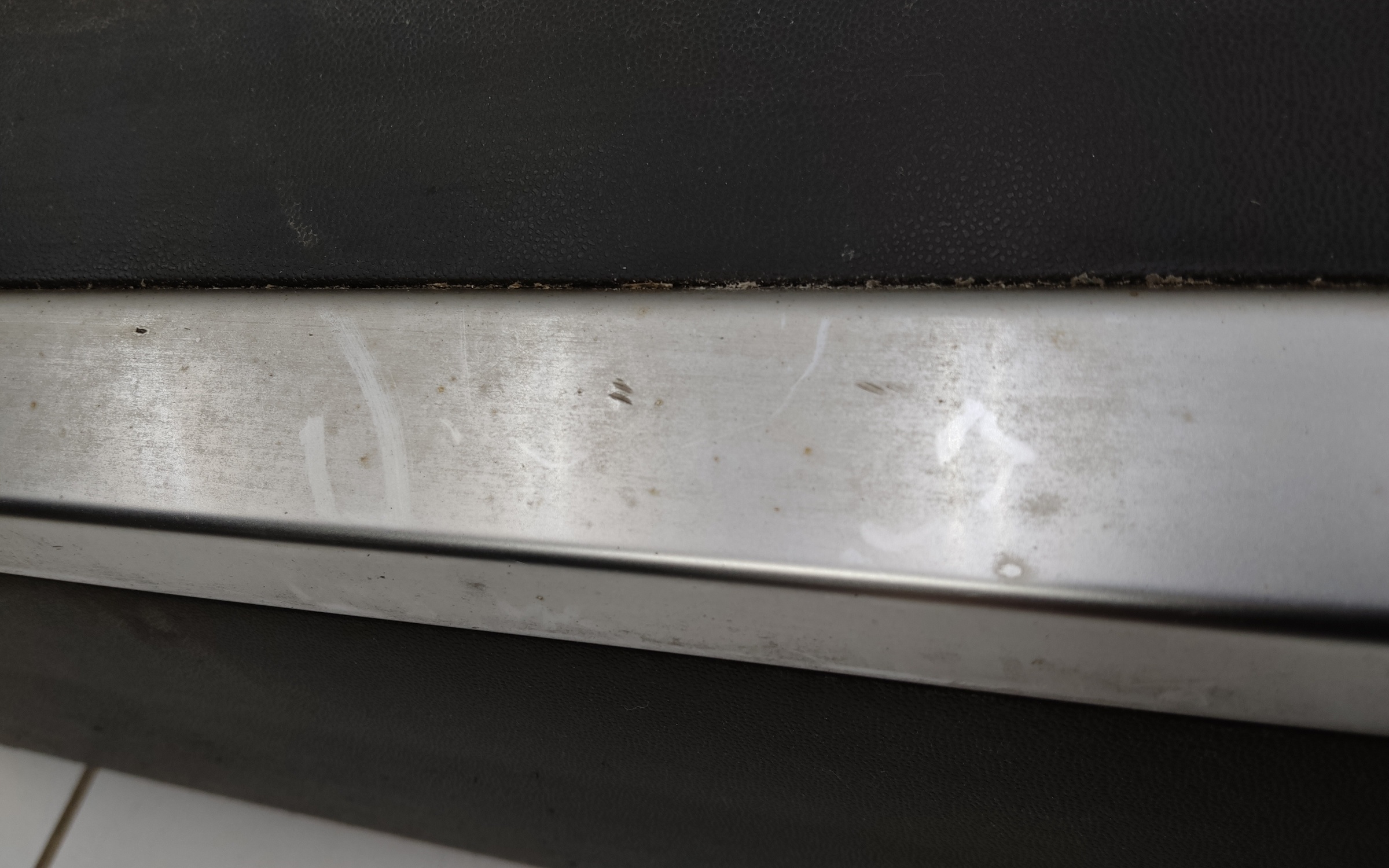 Накладка двери задней левой Kia Sorento 4