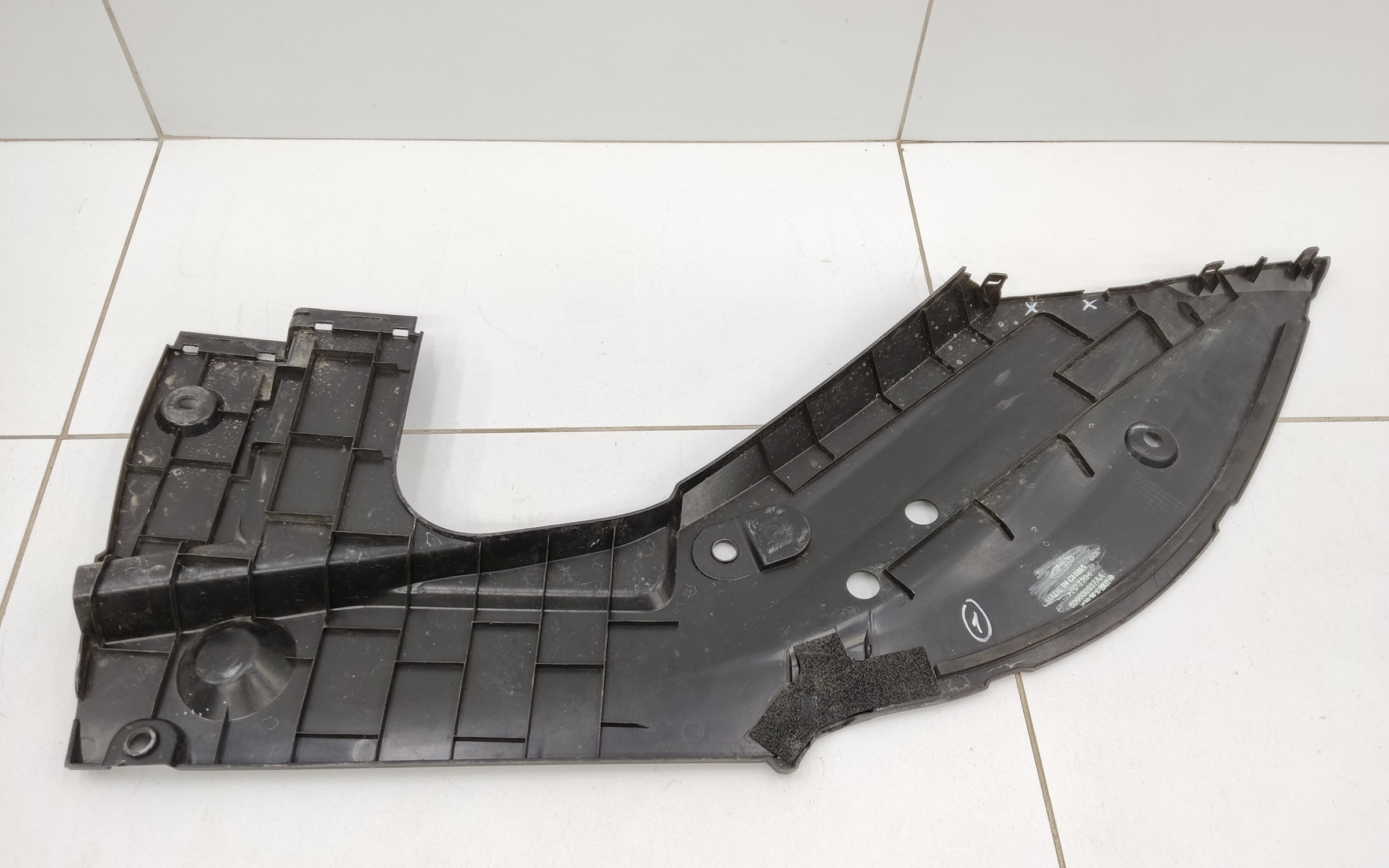 Накладка моторного отсека левая Chery Tiggo 8 Pro