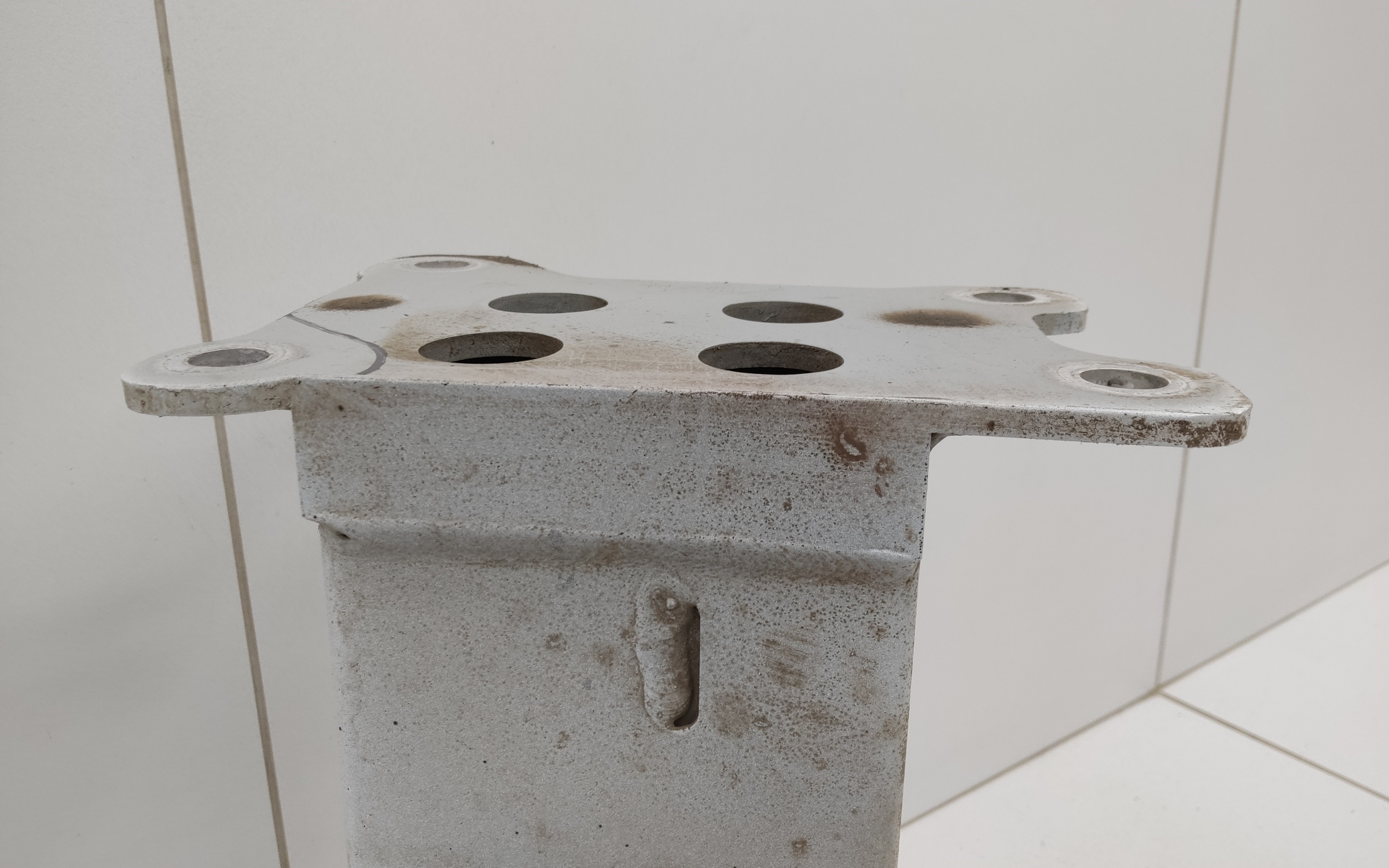 Усилитель переднего бампера Geely Tugella