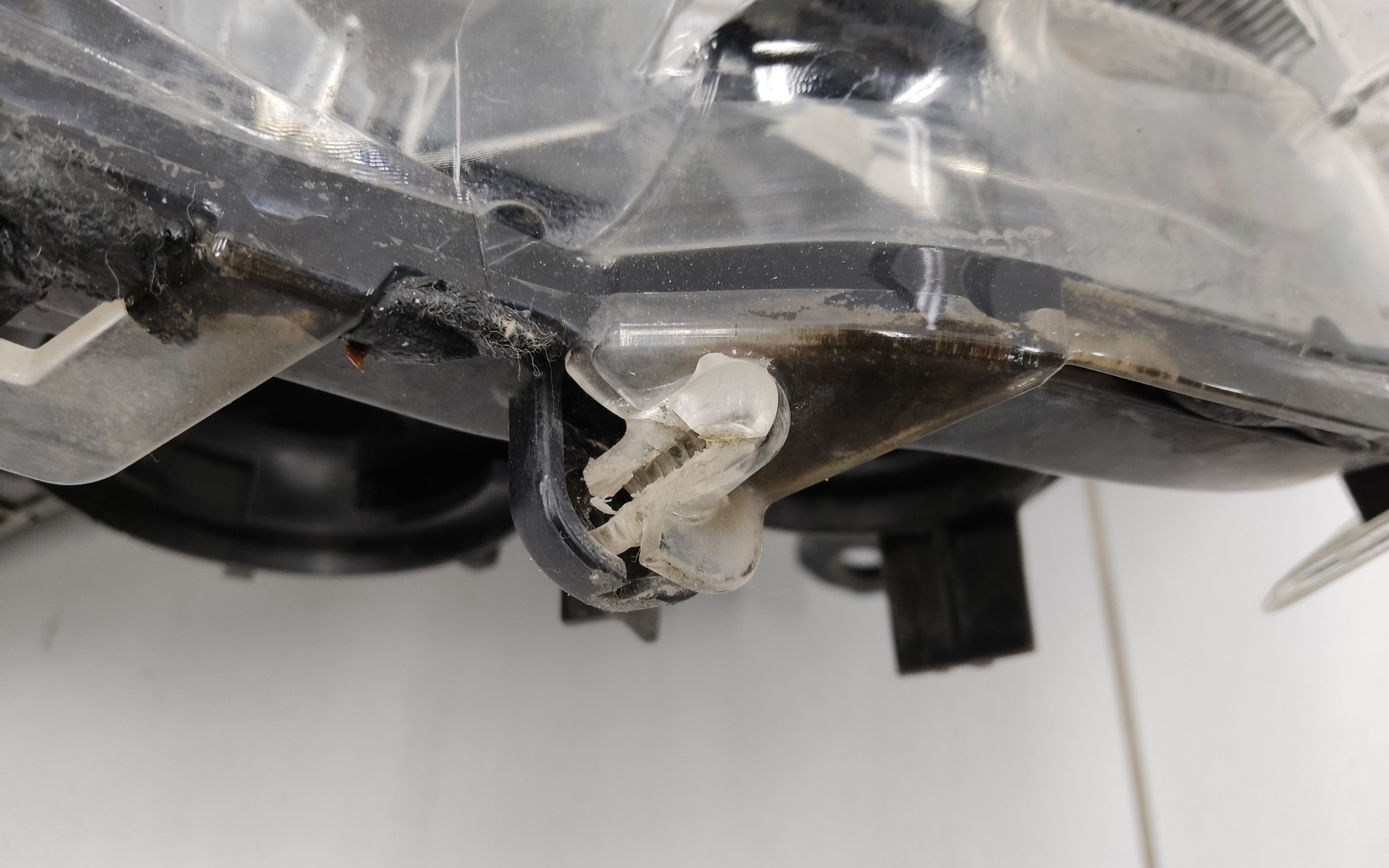 Фара передняя правая Toyota Rav4 XA50 линза LED