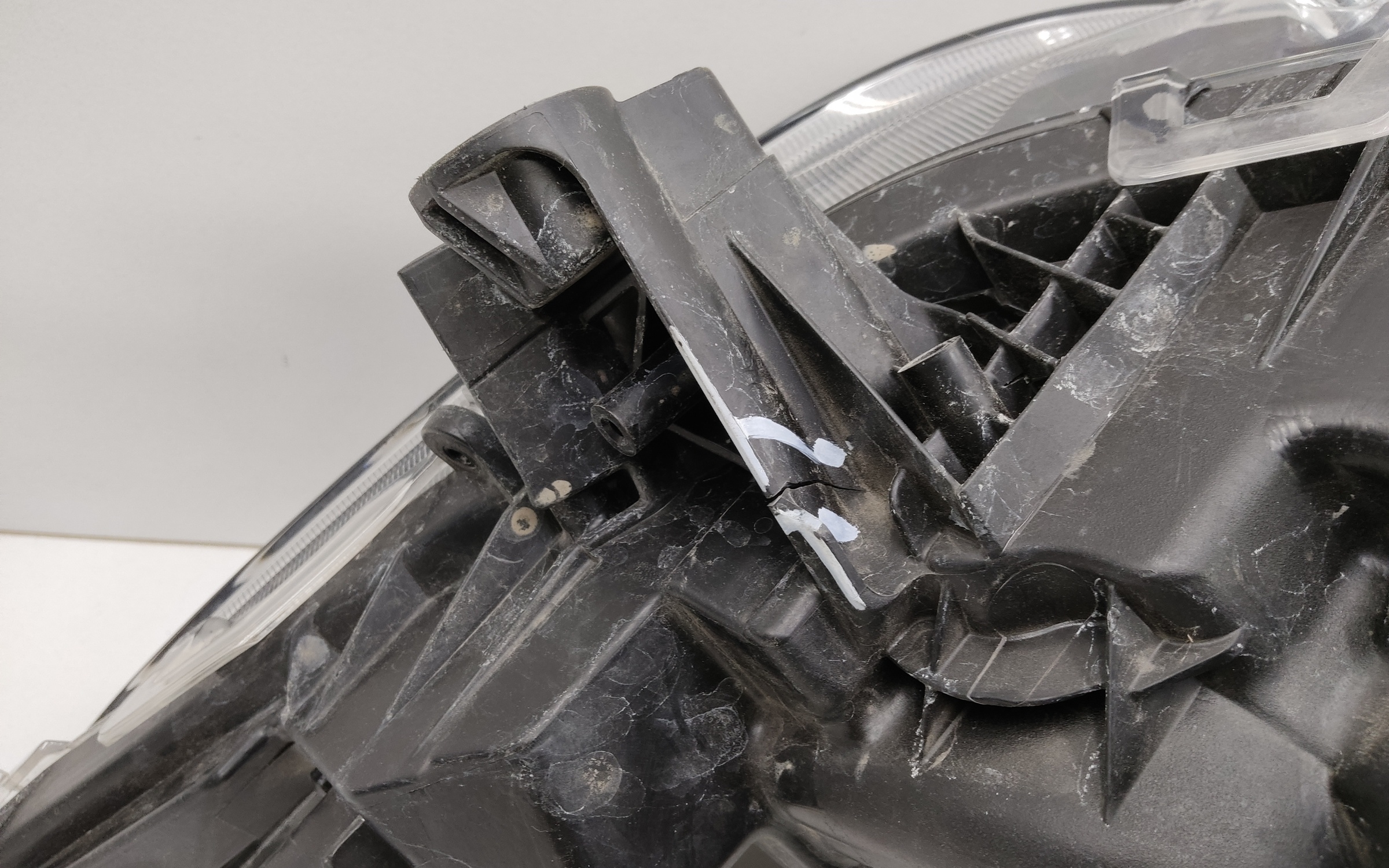 Фара передняя правая Toyota Rav4 XA50 линза LED