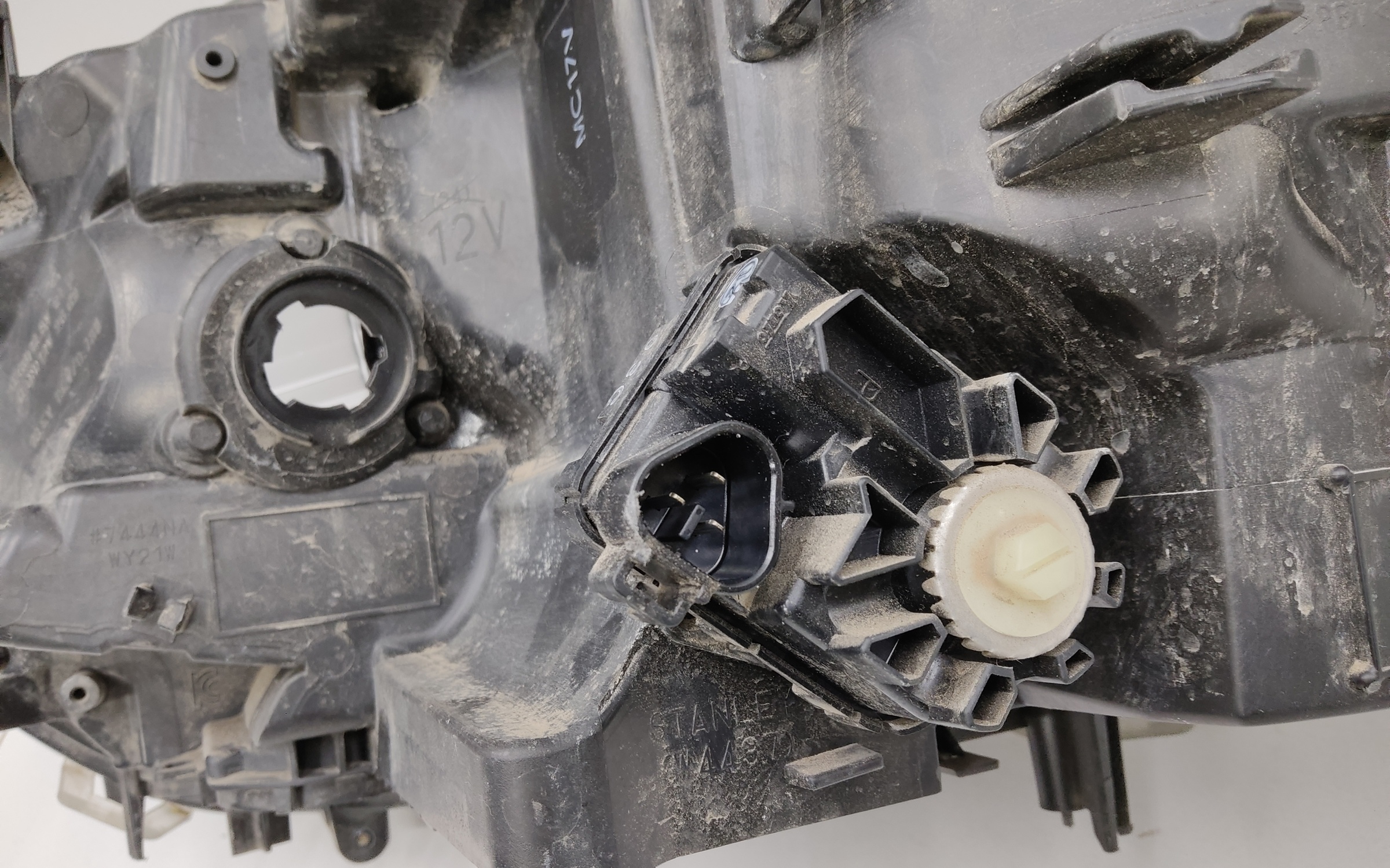 Фара передняя правая Toyota Rav4 XA50 линза LED