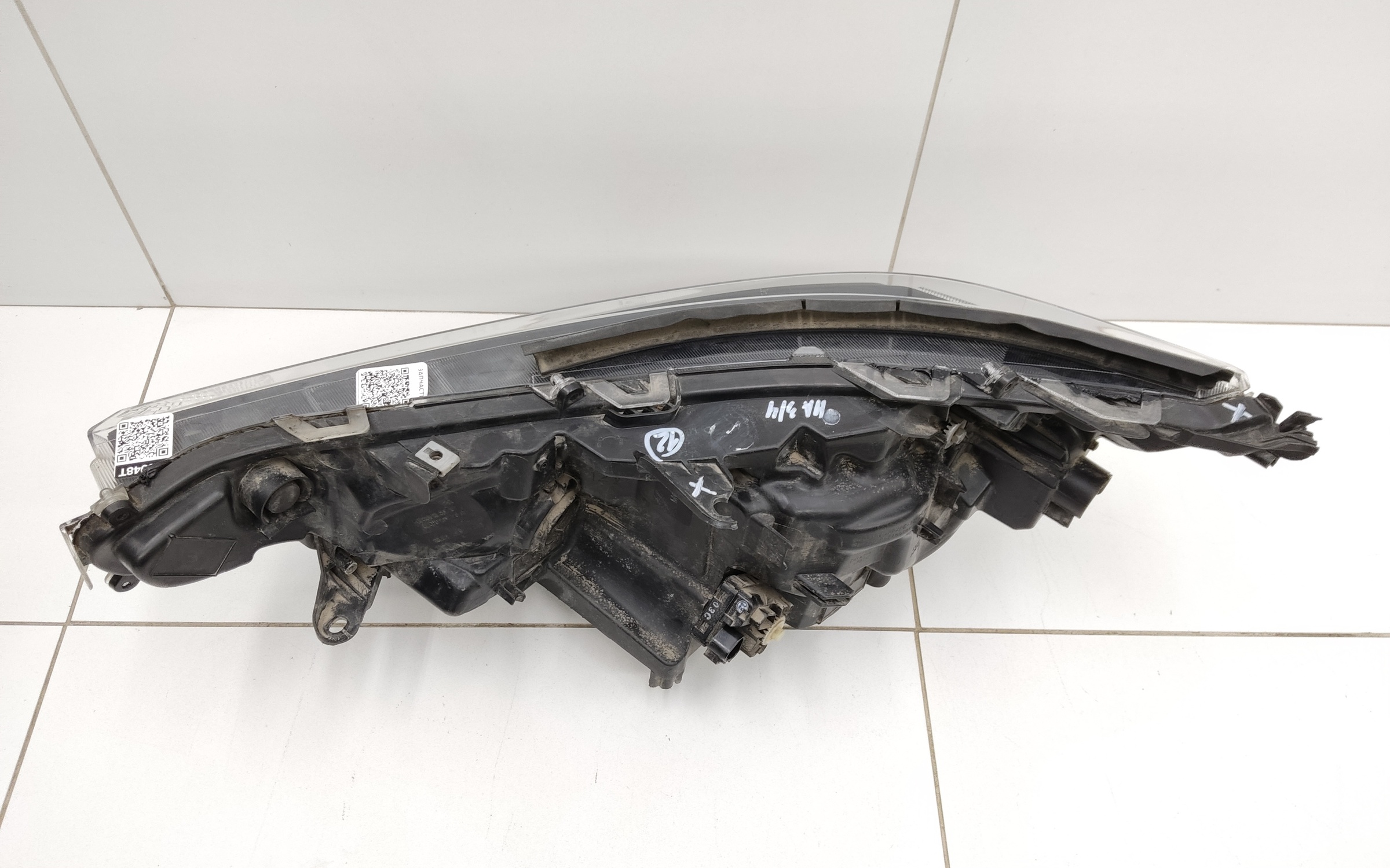 Фара передняя правая Toyota Rav4 XA50 линза LED