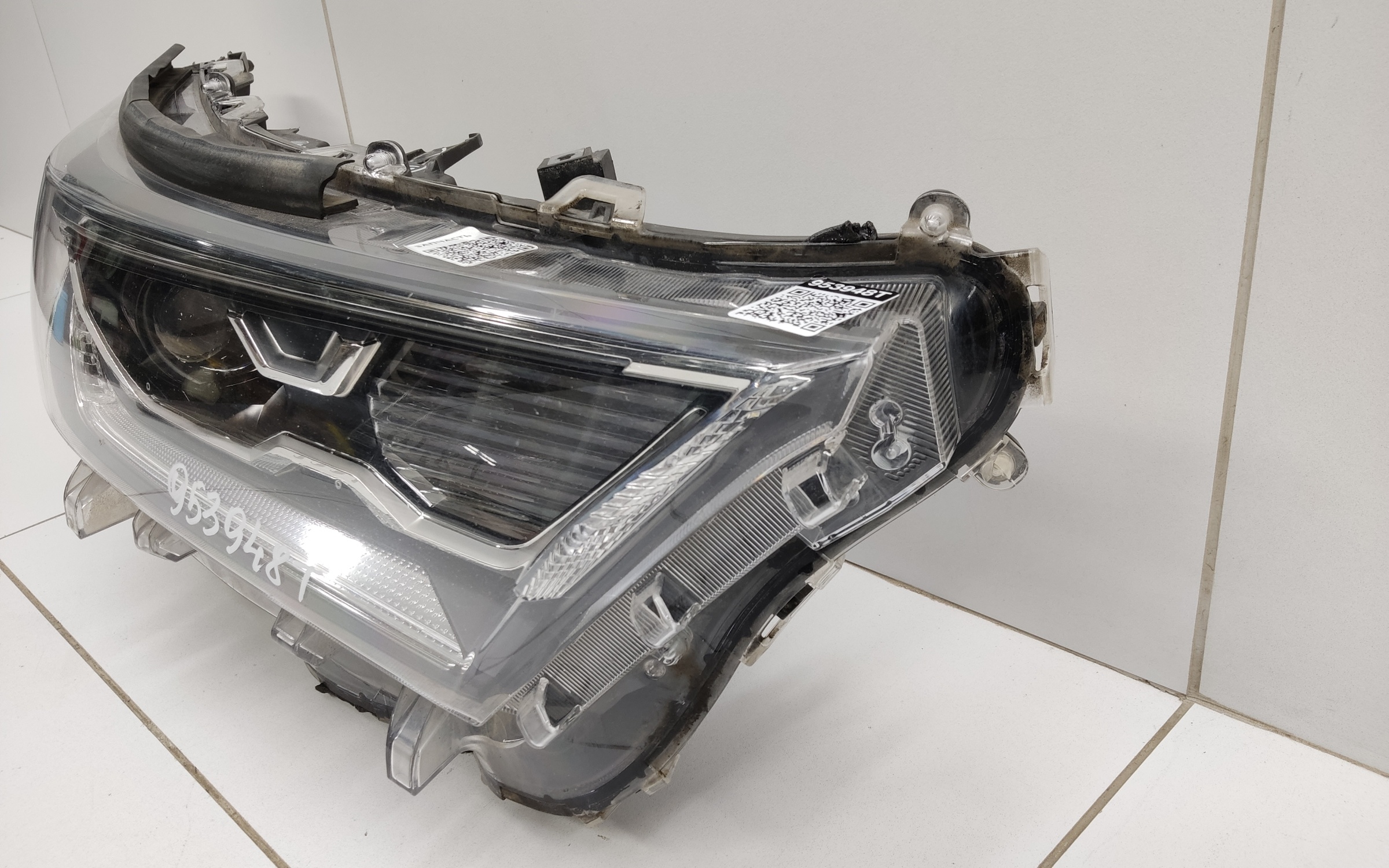 Фара передняя правая Toyota Rav4 XA50 линза LED