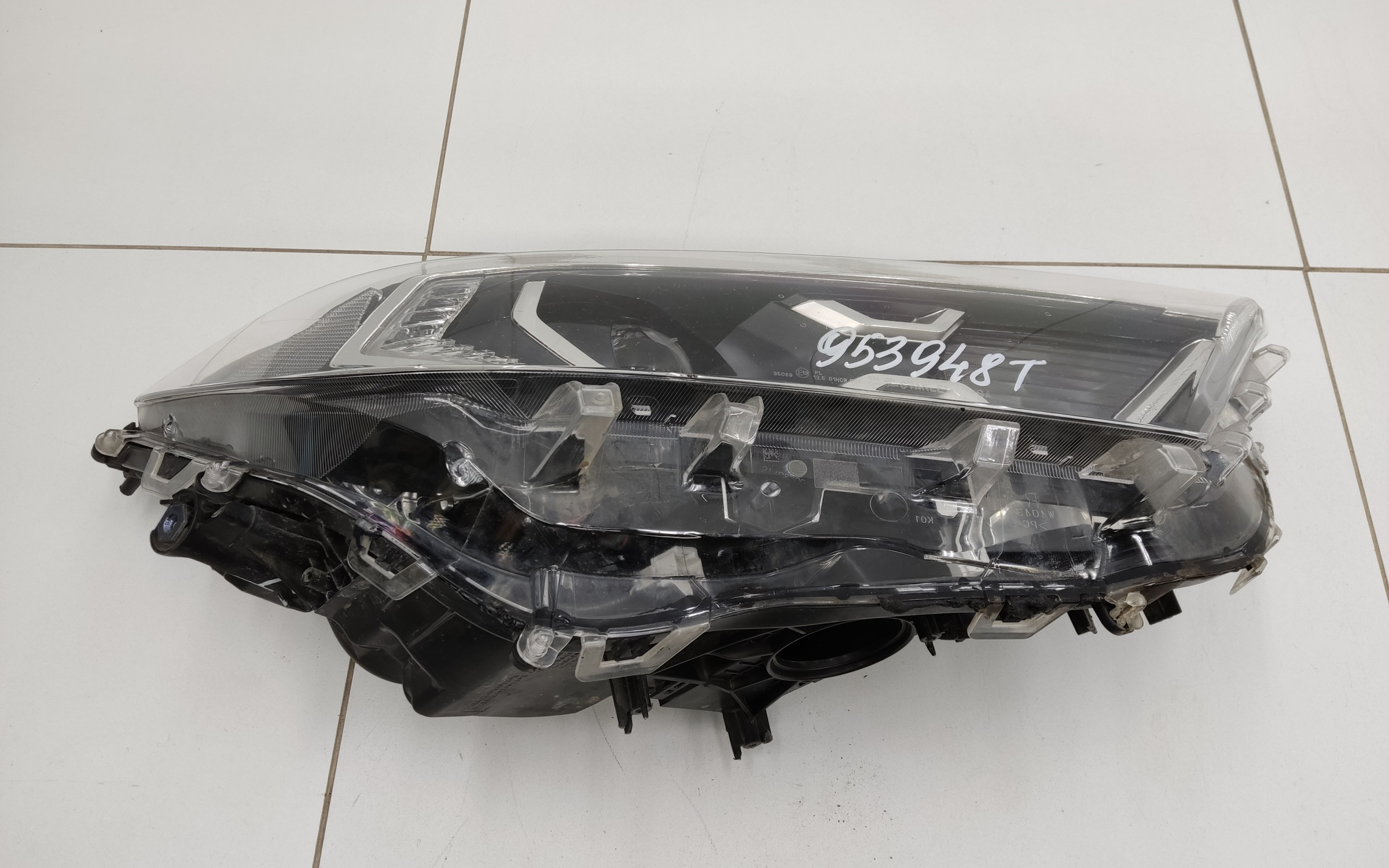 Фара передняя правая Toyota Rav4 XA50 линза LED