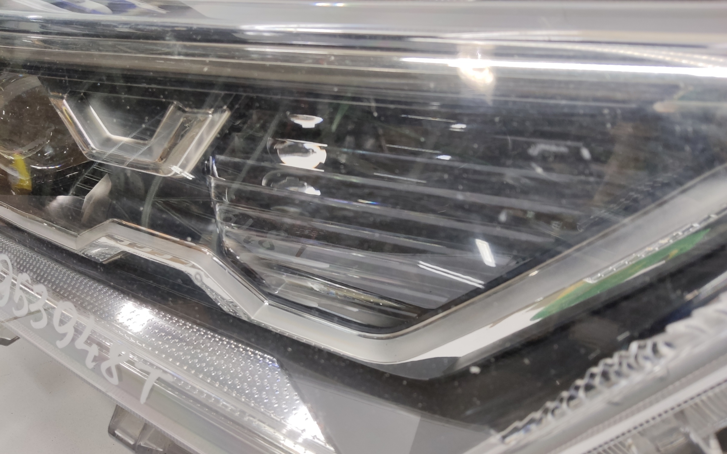 Фара передняя правая Toyota Rav4 XA50 линза LED