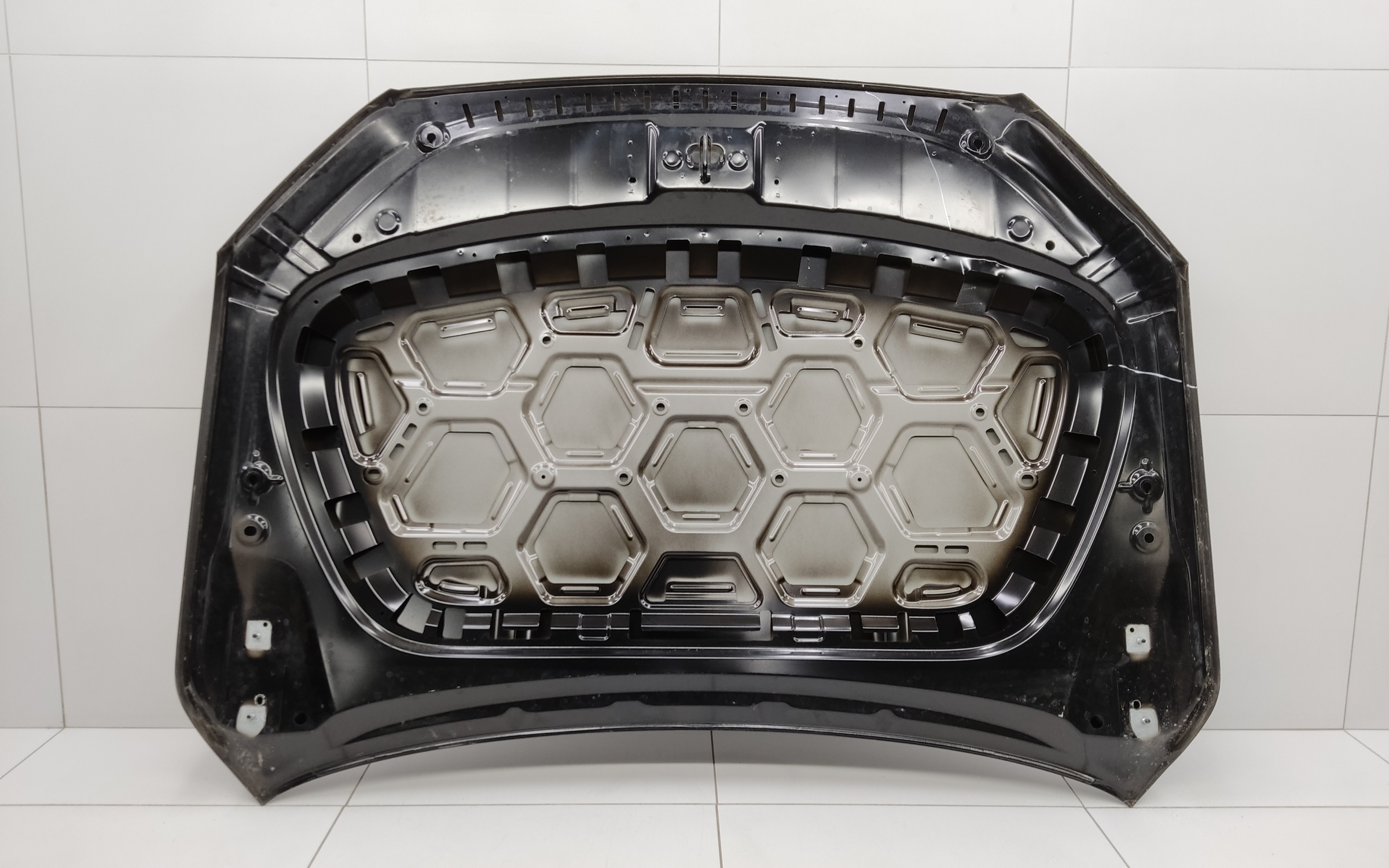 Капот Geely Monjaro