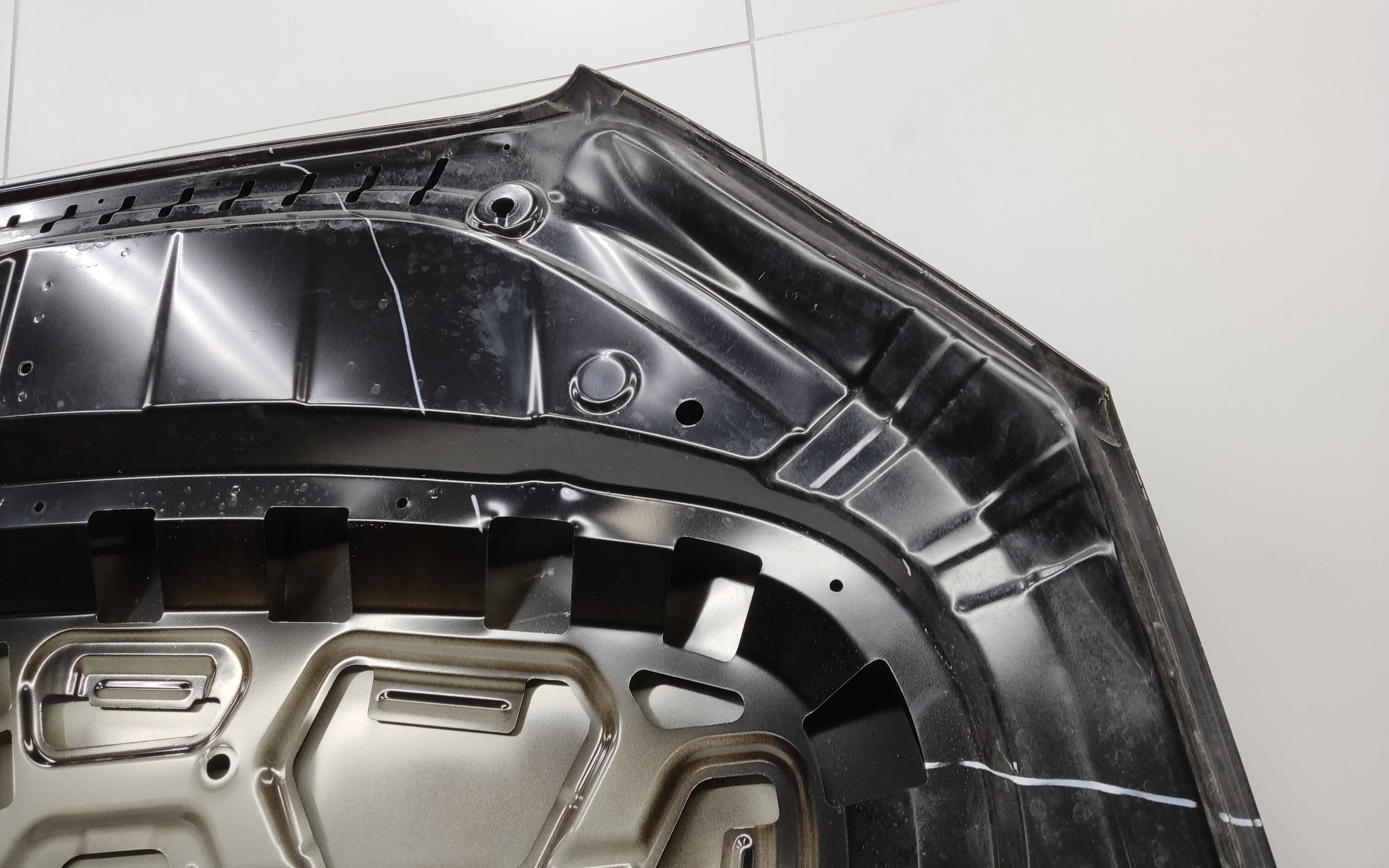 Капот Geely Monjaro