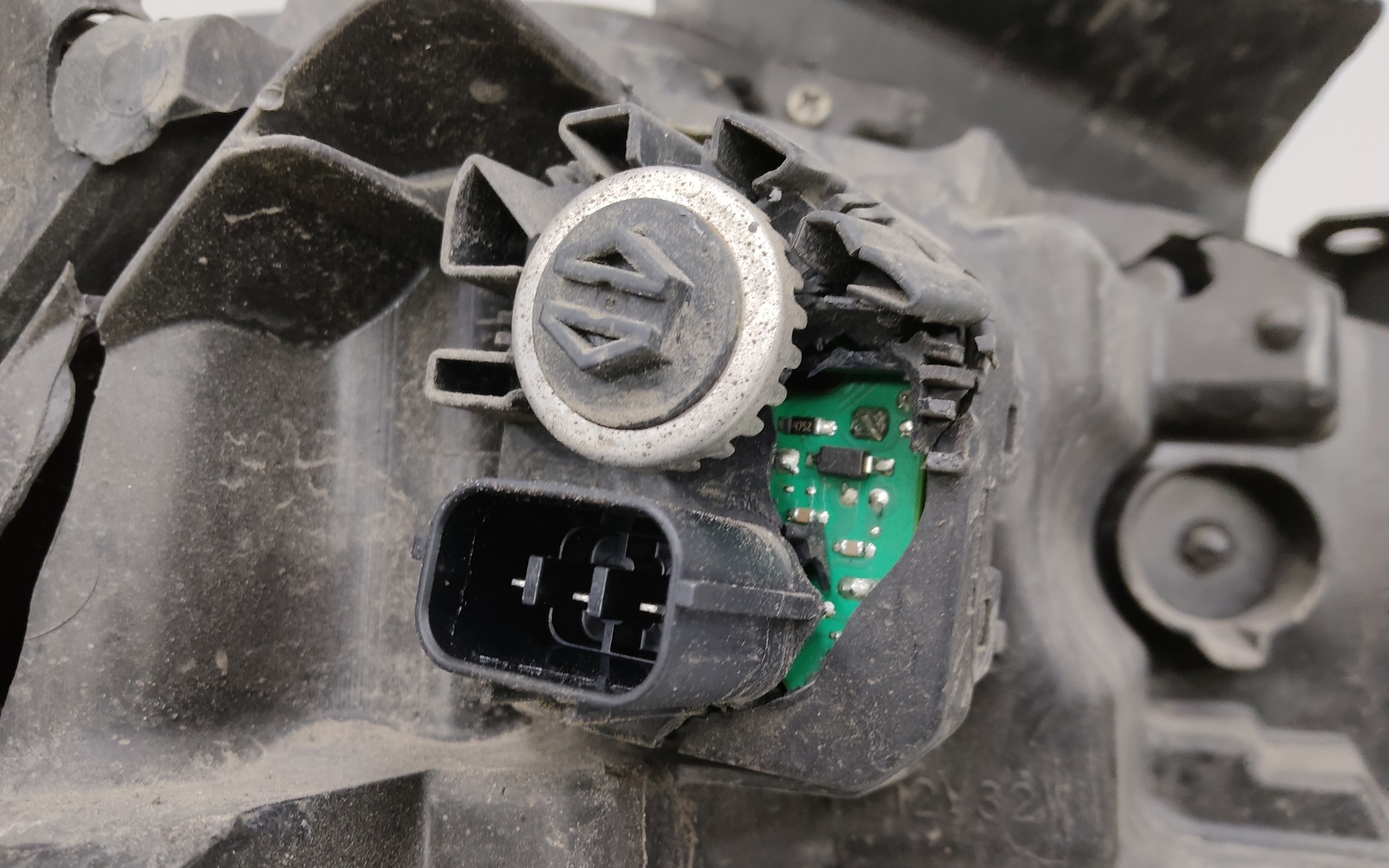 Фара передняя левая Mazda CX-5 2 LED