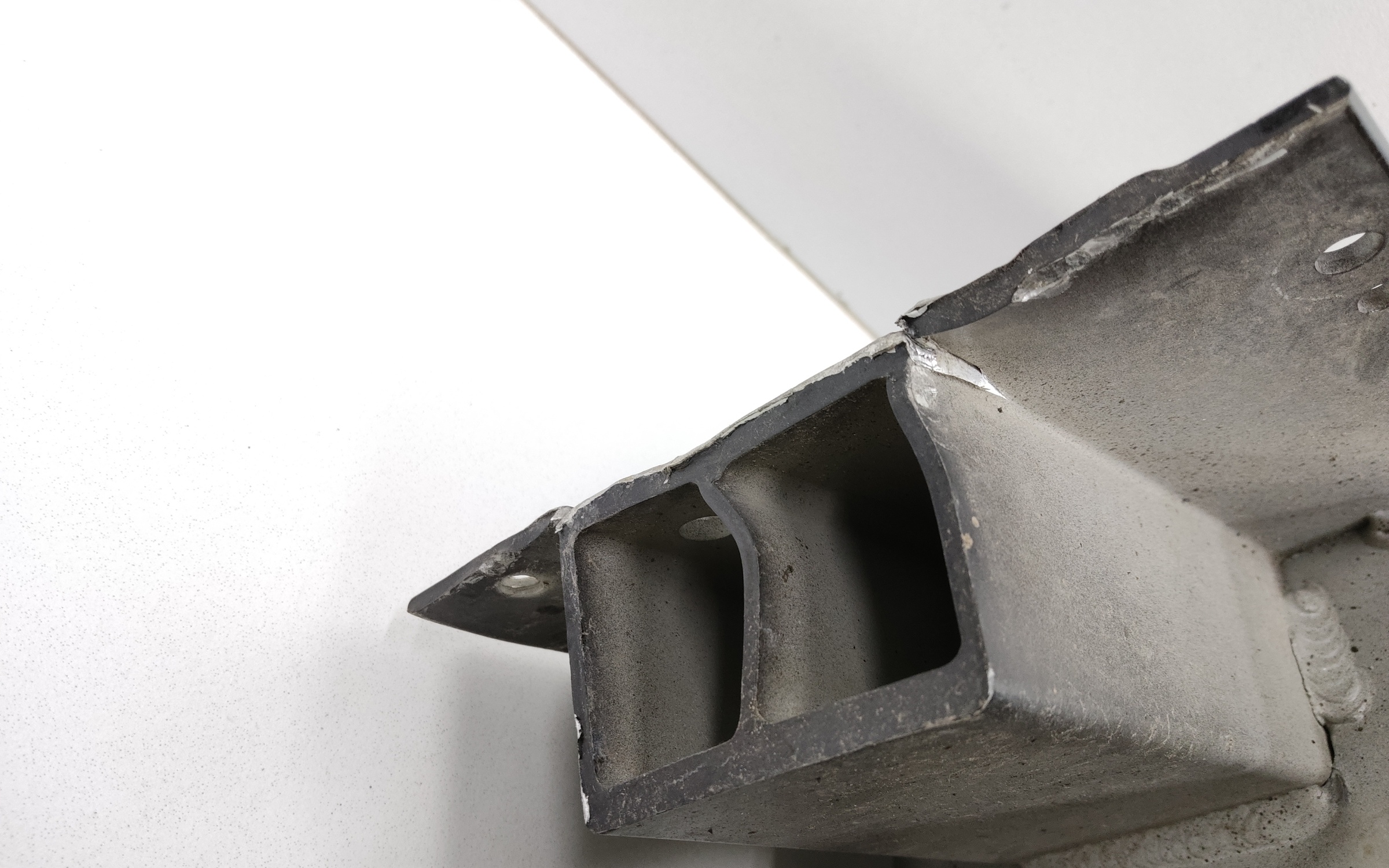 Усилитель переднего бампера Geely Monjaro