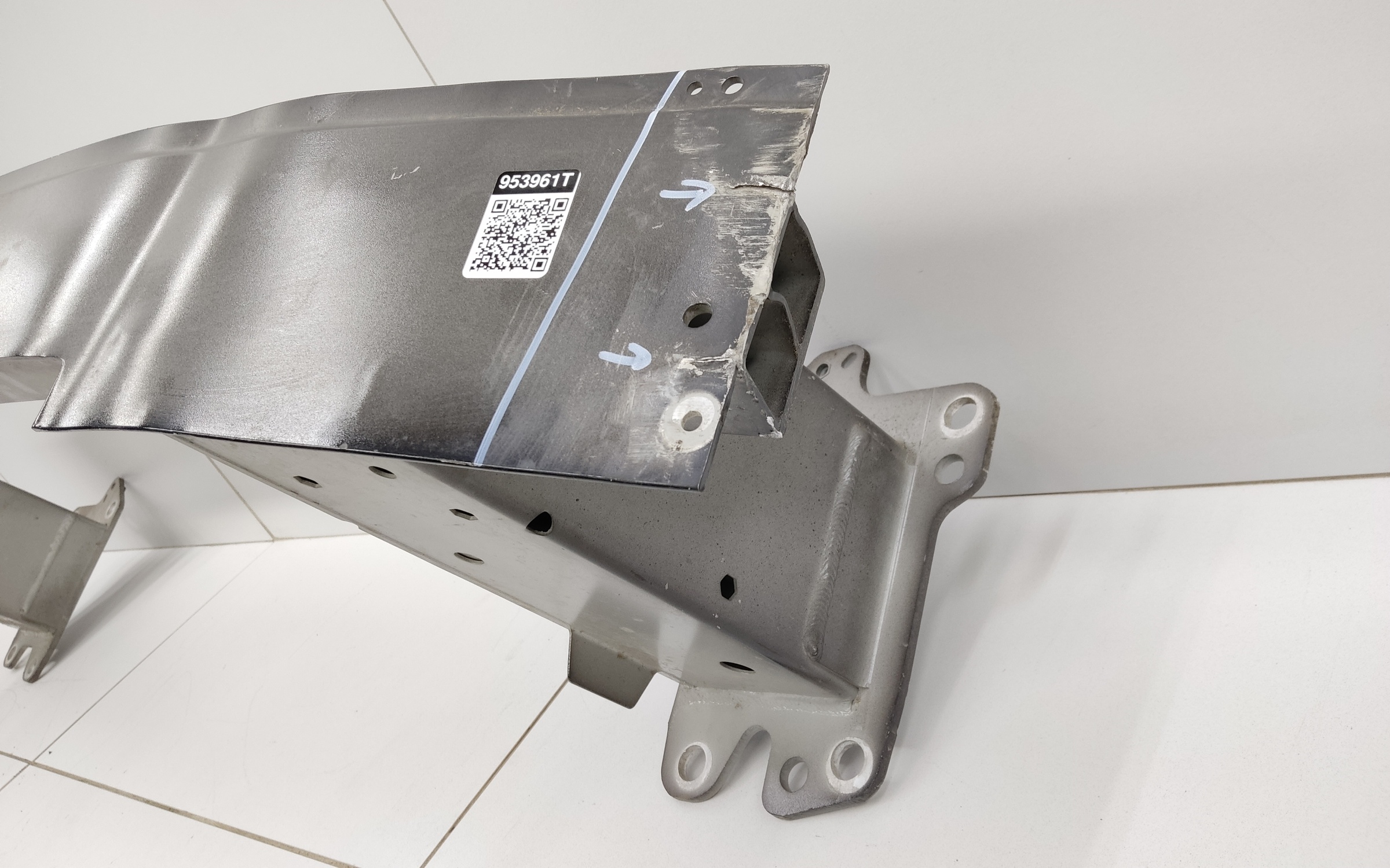 Усилитель переднего бампера Geely Monjaro