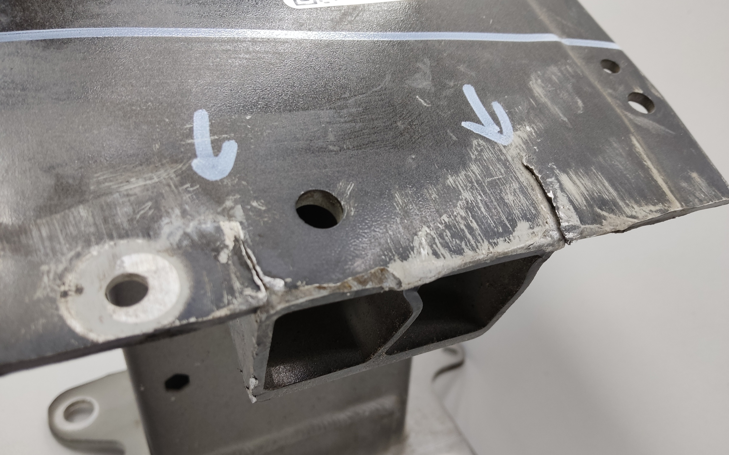 Усилитель переднего бампера Geely Monjaro