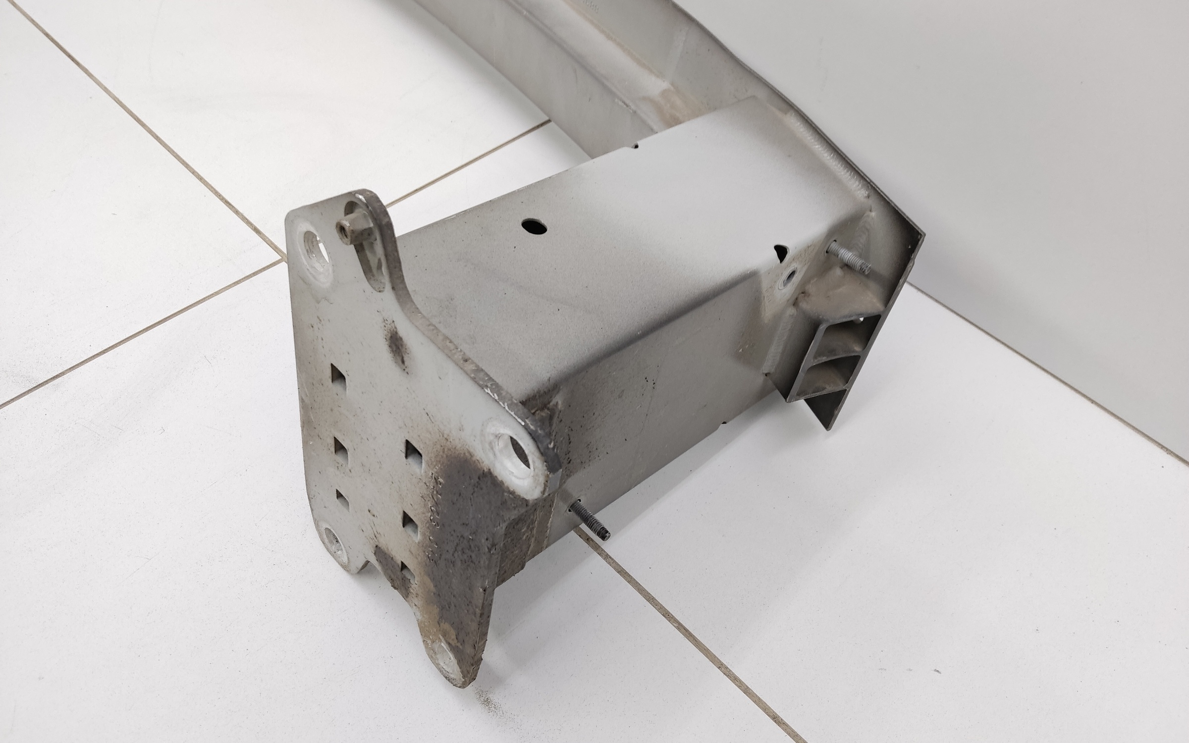 Усилитель переднего бампера Geely Monjaro