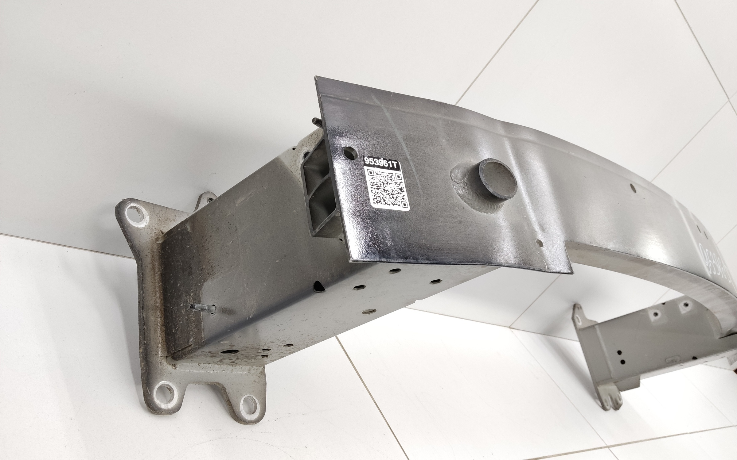 Усилитель переднего бампера Geely Monjaro