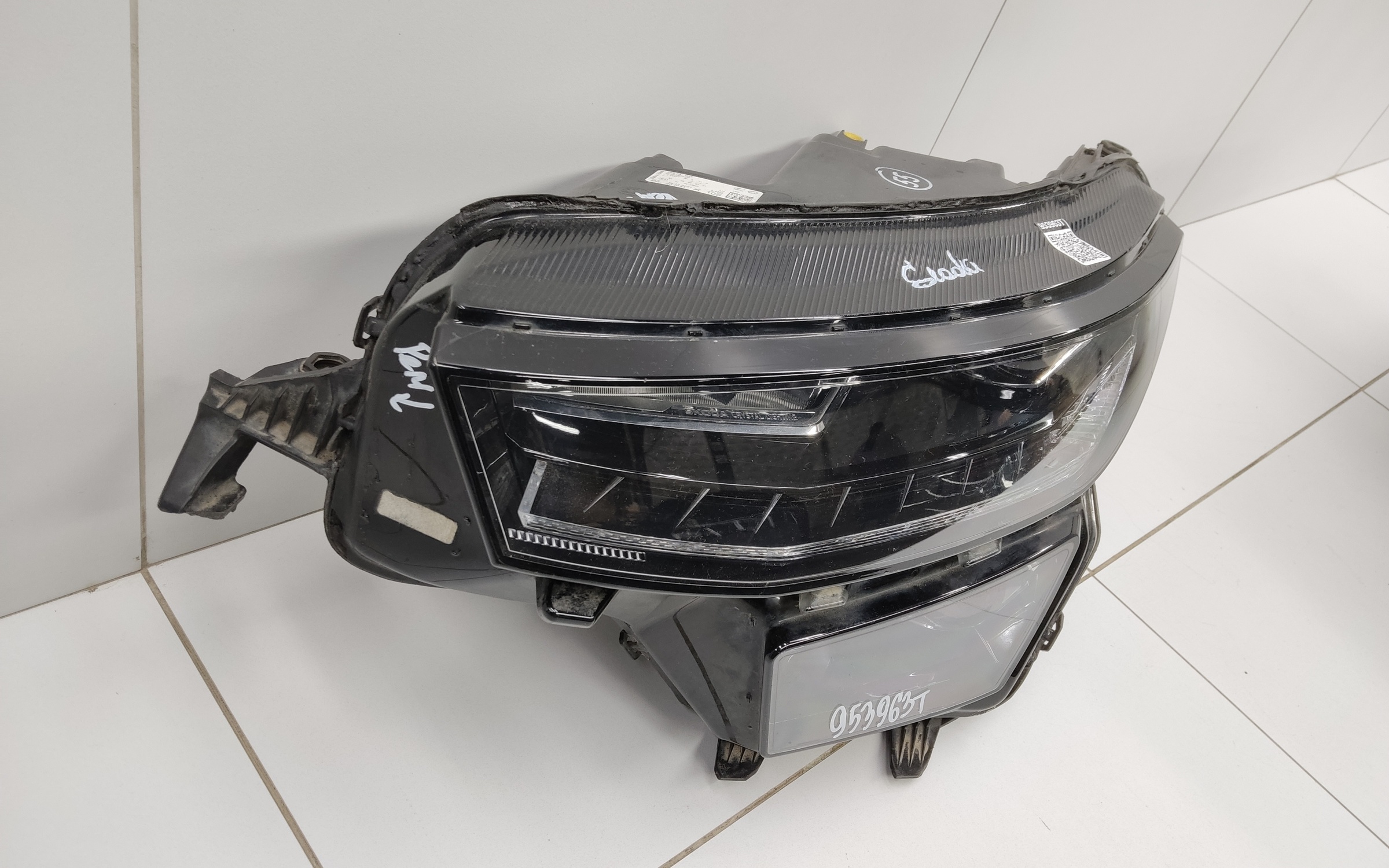 Фара передняя левая Skoda Kodiaq 1 Restail LED