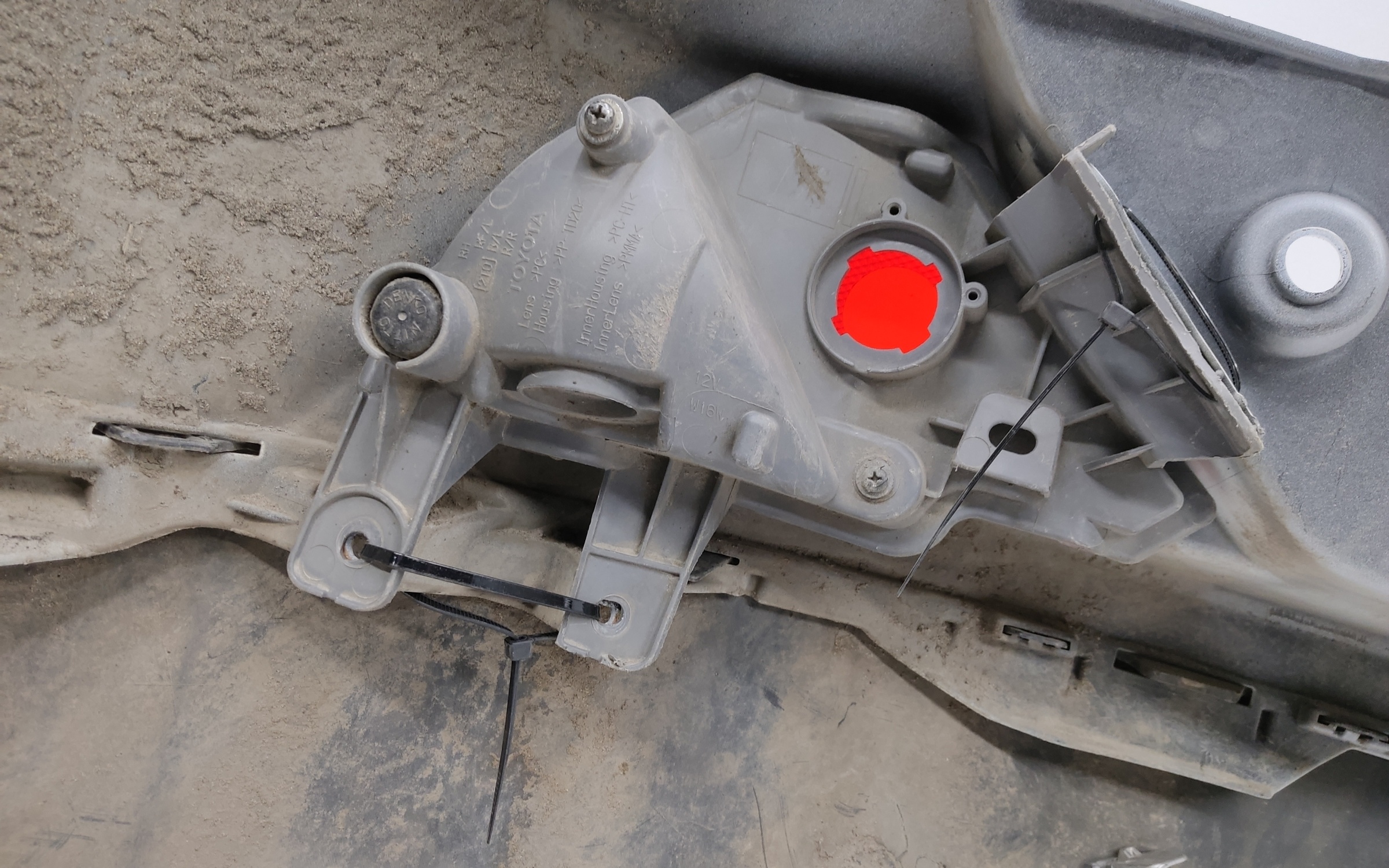 Бампер задний Toyota RAV4 CA40 Restail