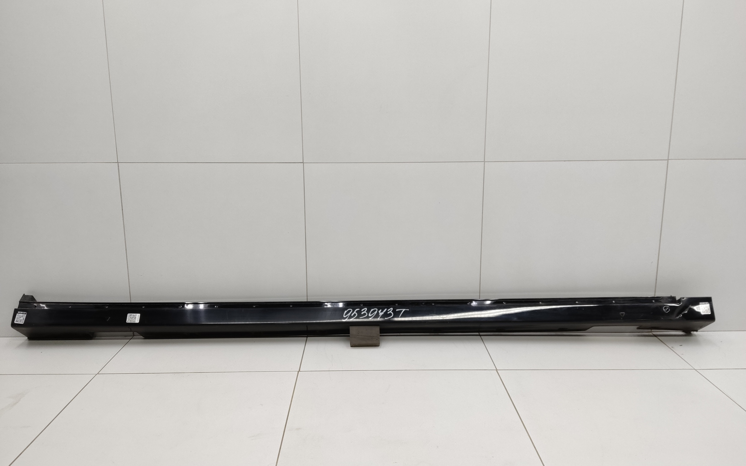 Накладка порога правого Voyah Dream