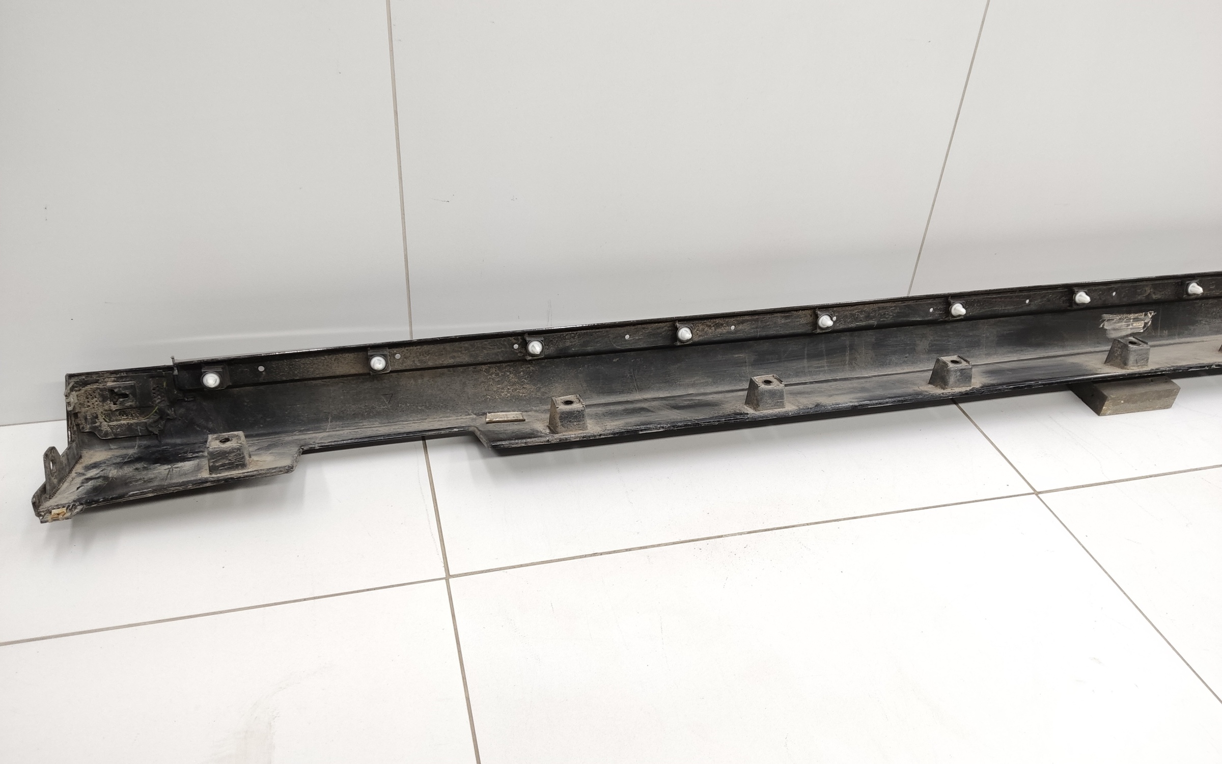 Накладка порога правого Voyah Dream