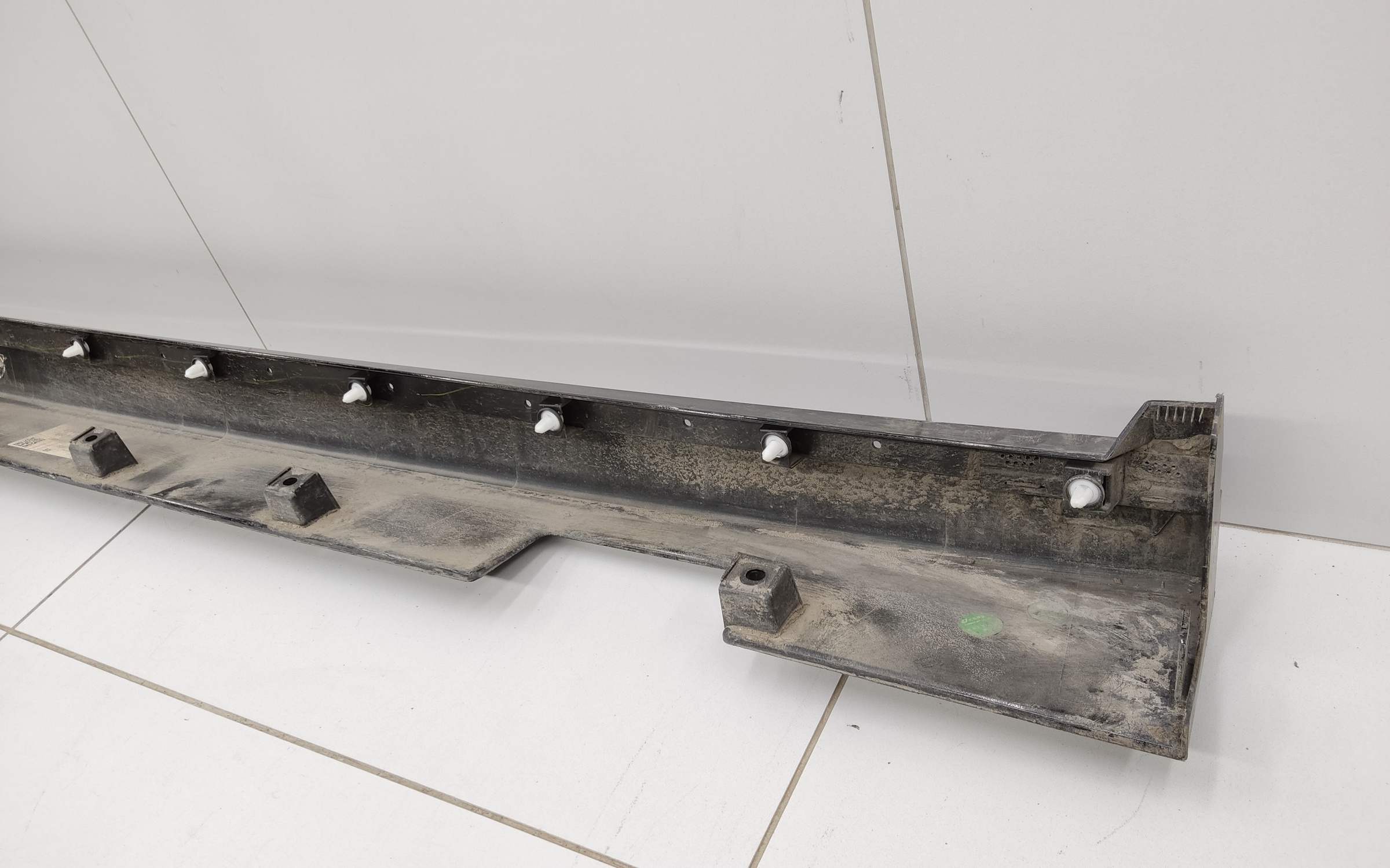 Накладка порога правого Voyah Dream