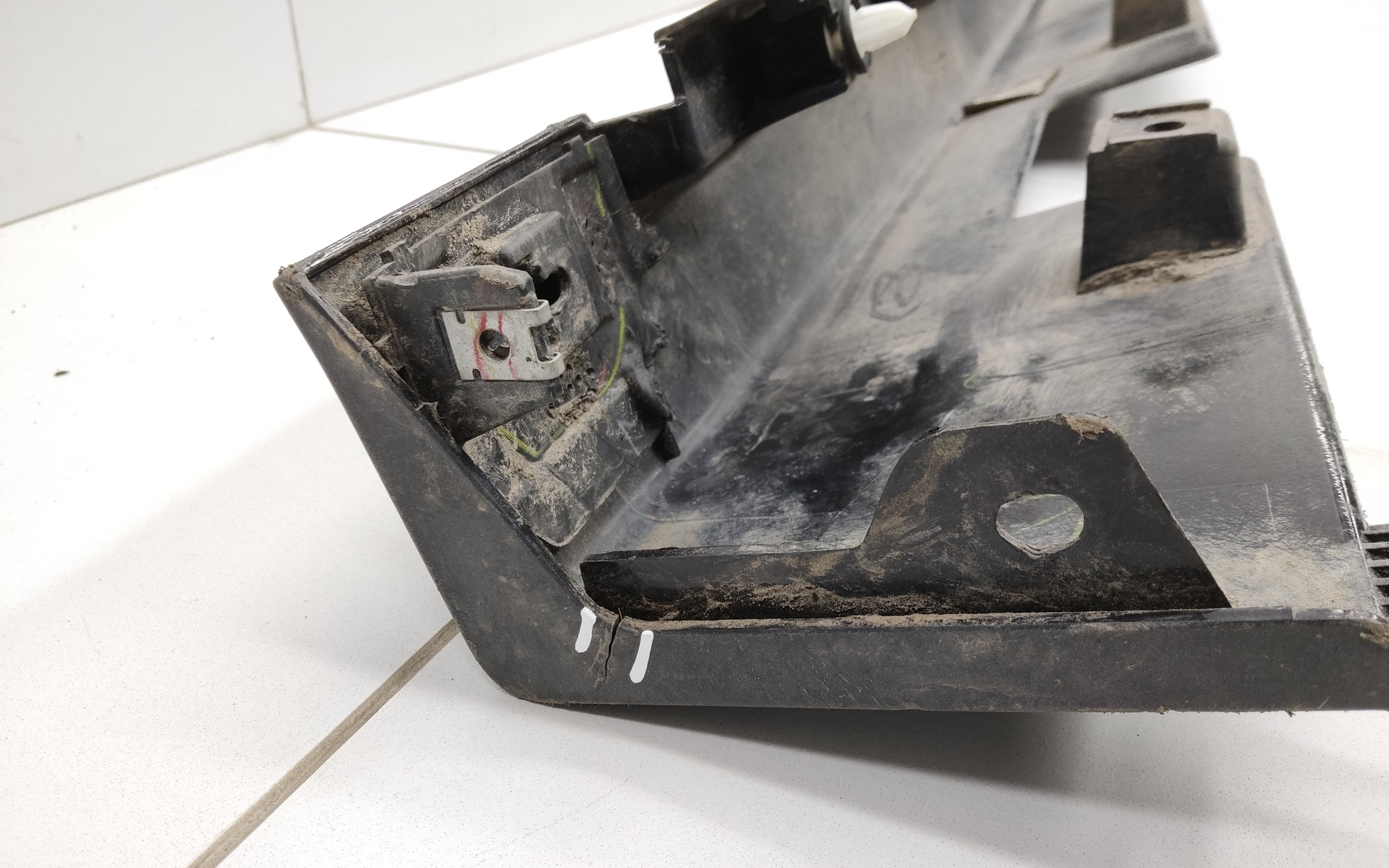 Накладка порога правого Voyah Dream