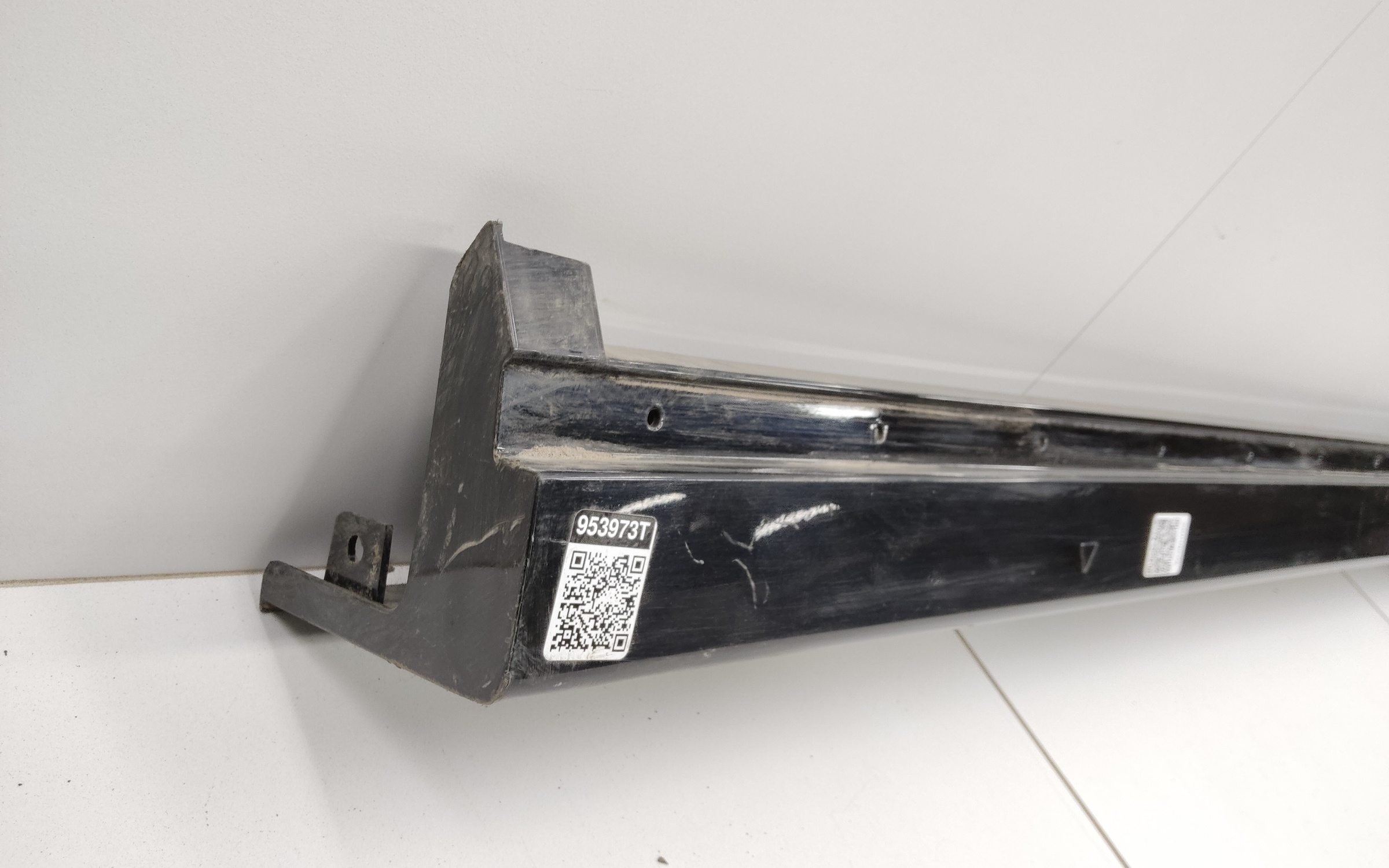 Накладка порога правого Voyah Dream